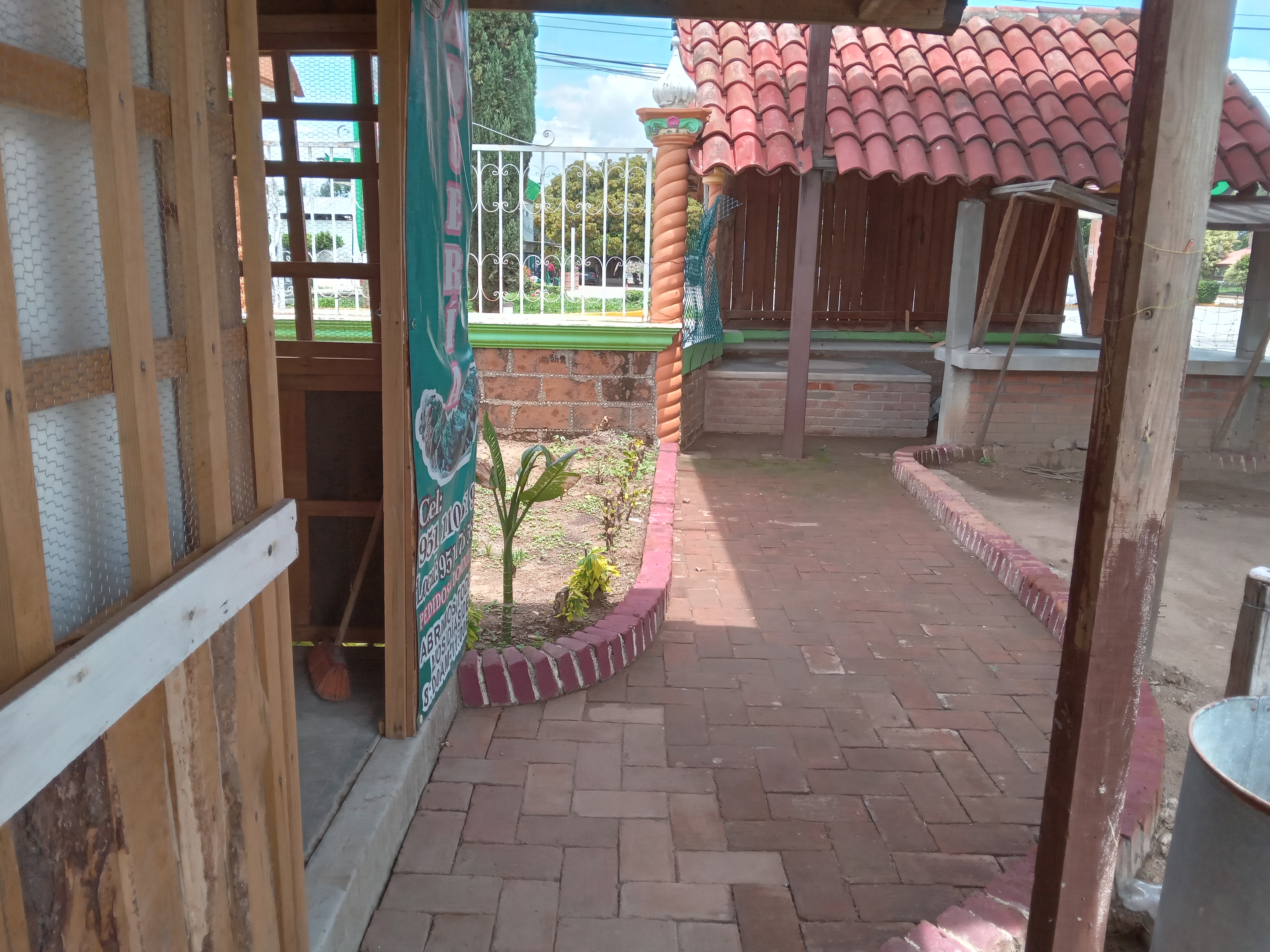 MARISCOS Y CARNES ASADAS LOS LAURELES RESTAURANT.: image 1