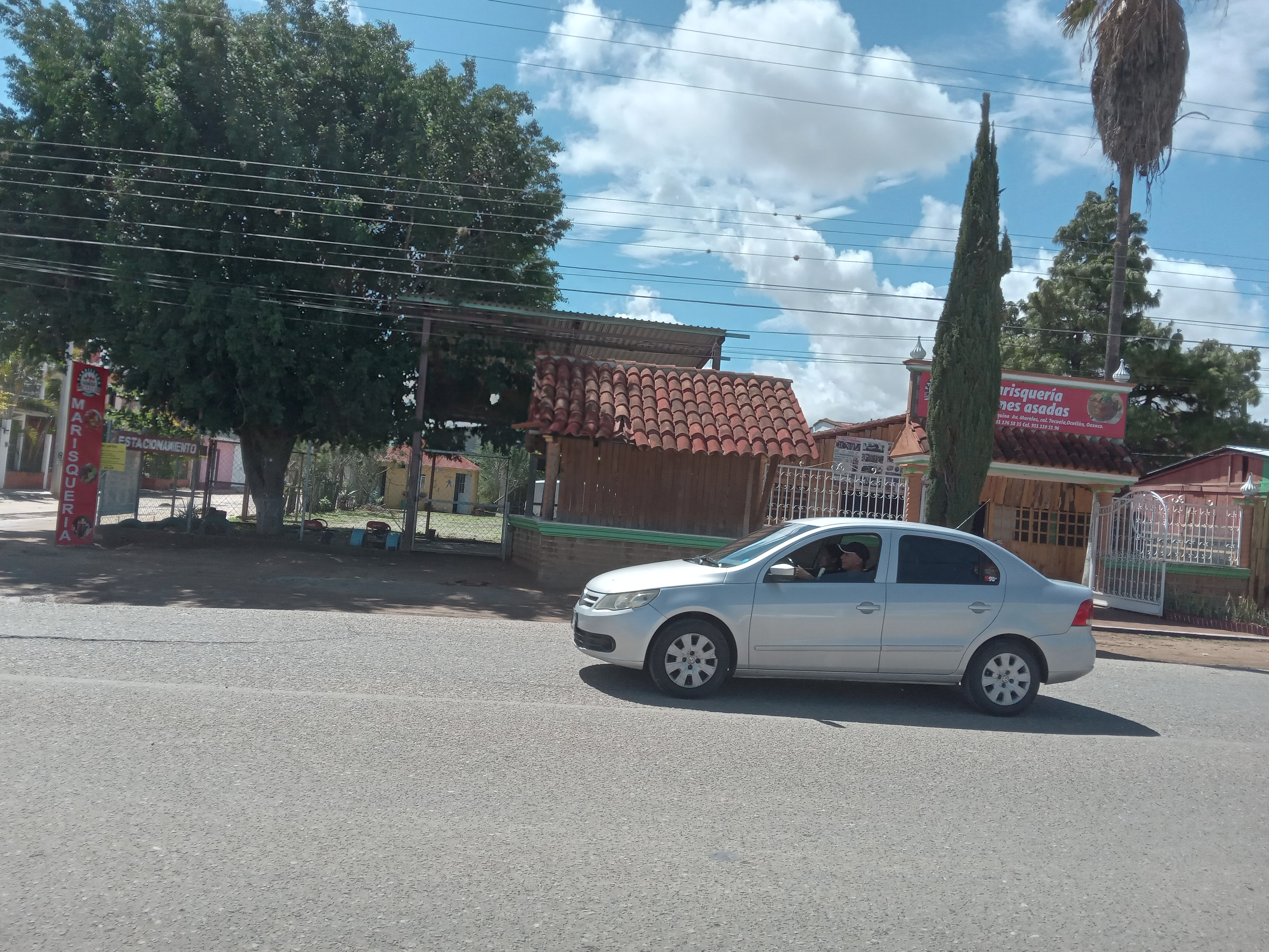 MARISCOS Y CARNES ASADAS LOS LAURELES RESTAURANT.: image 3