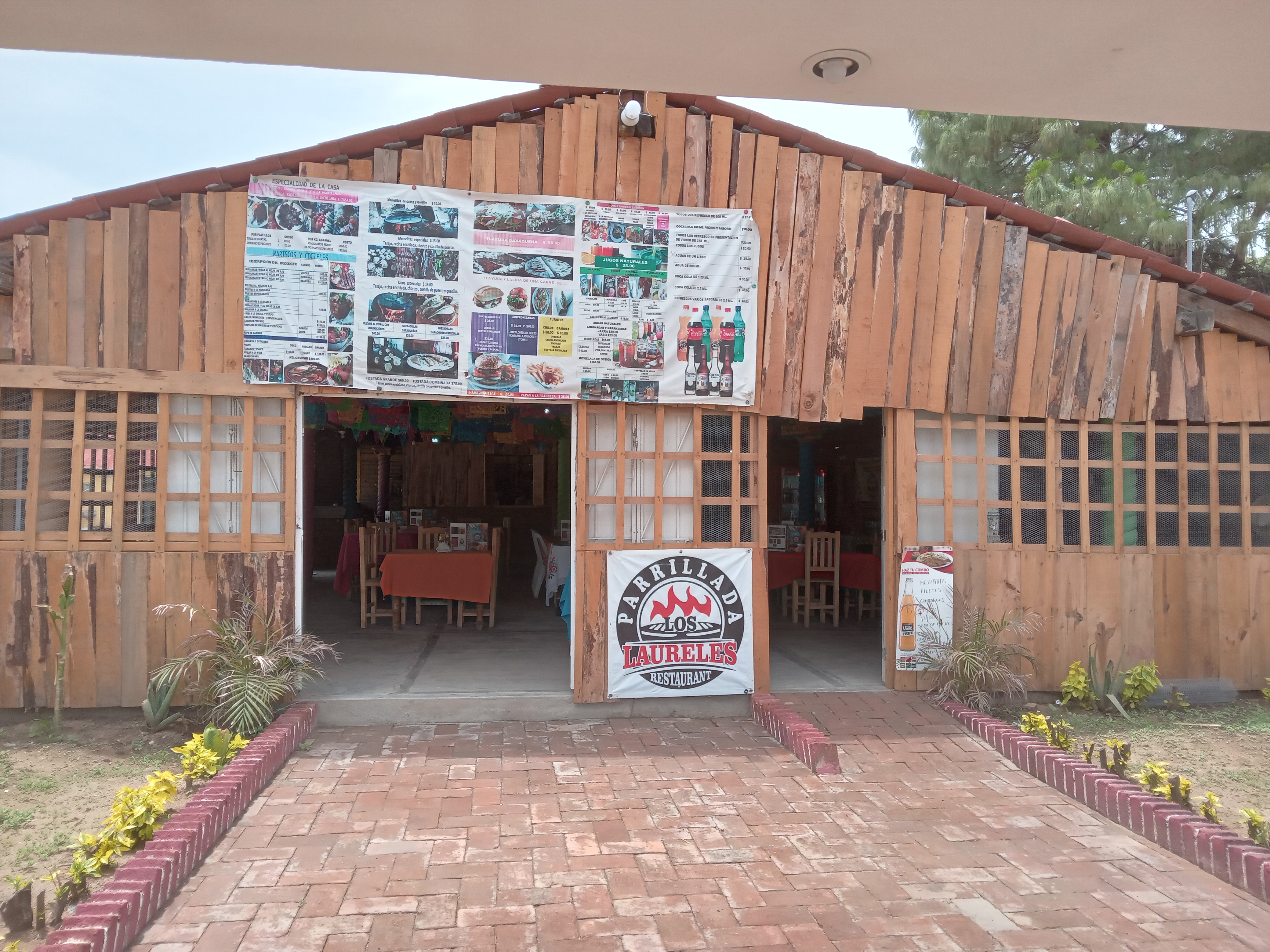 MARISCOS Y CARNES ASADAS LOS LAURELES RESTAURANT.: image 7