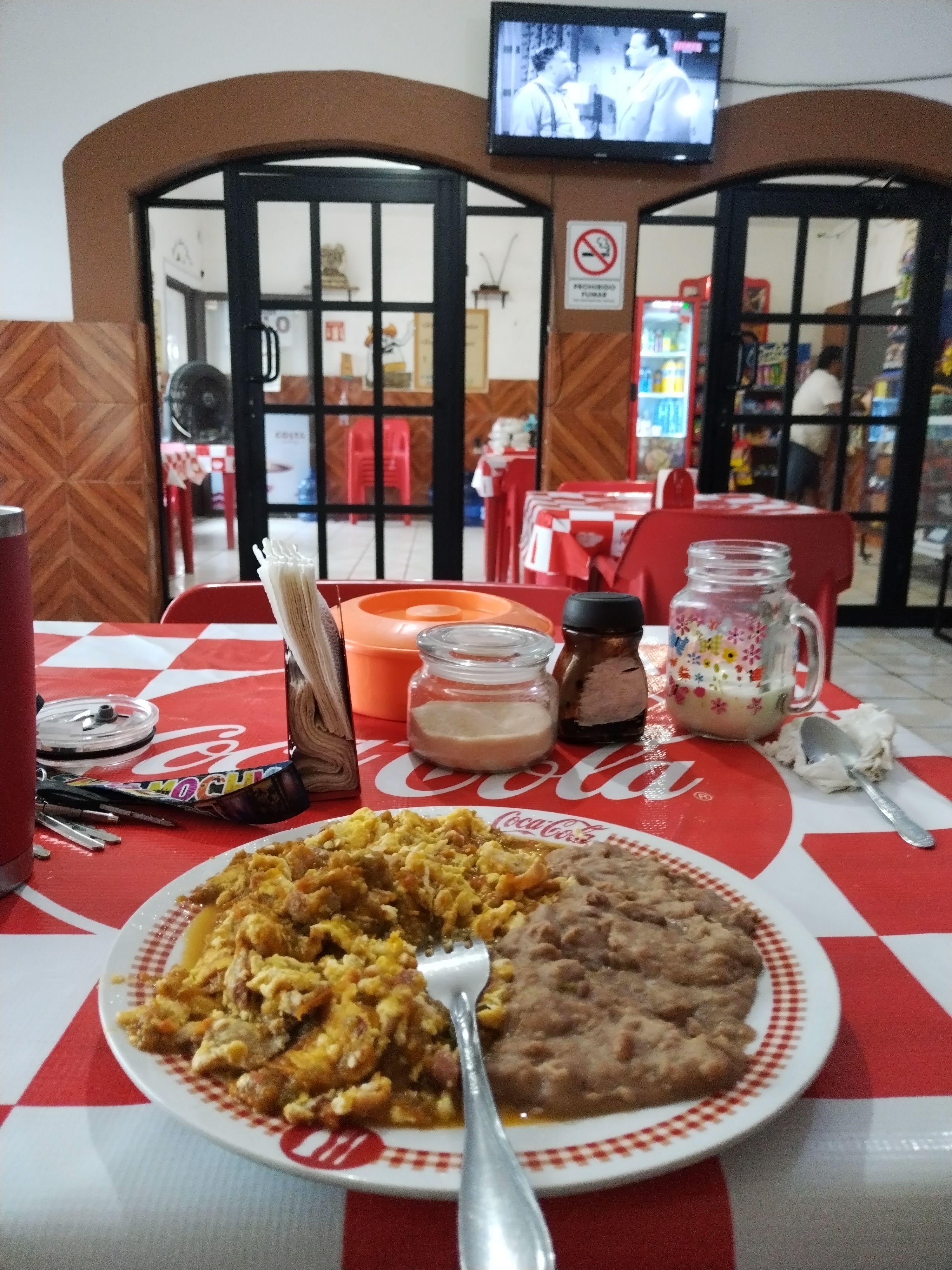 Restaurant por mis huevos image 1