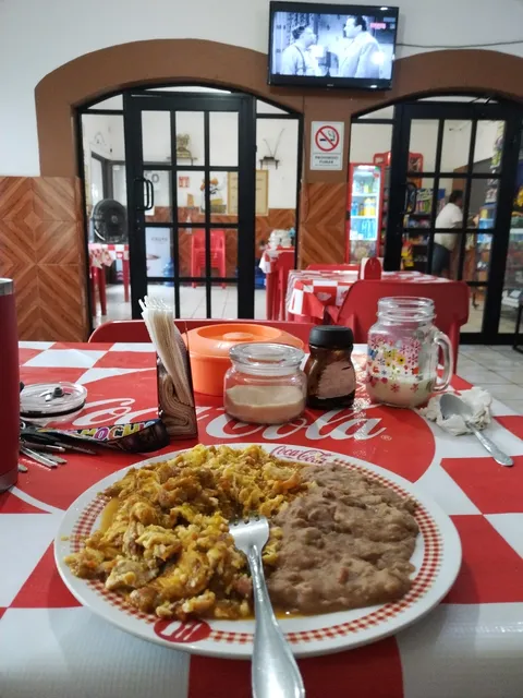 Restaurant por mis huevos image 1