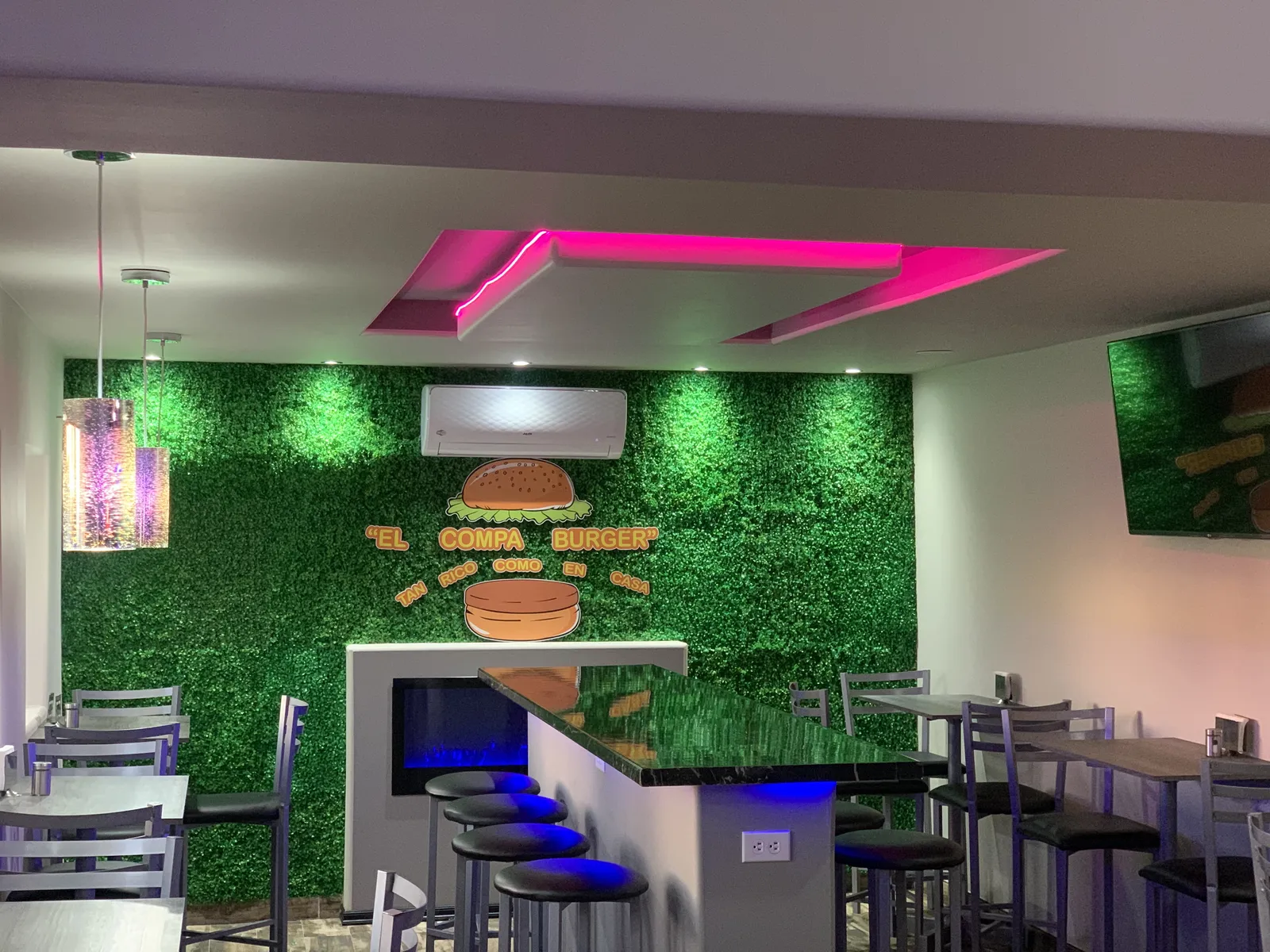 EL COMPA BURGER image 1