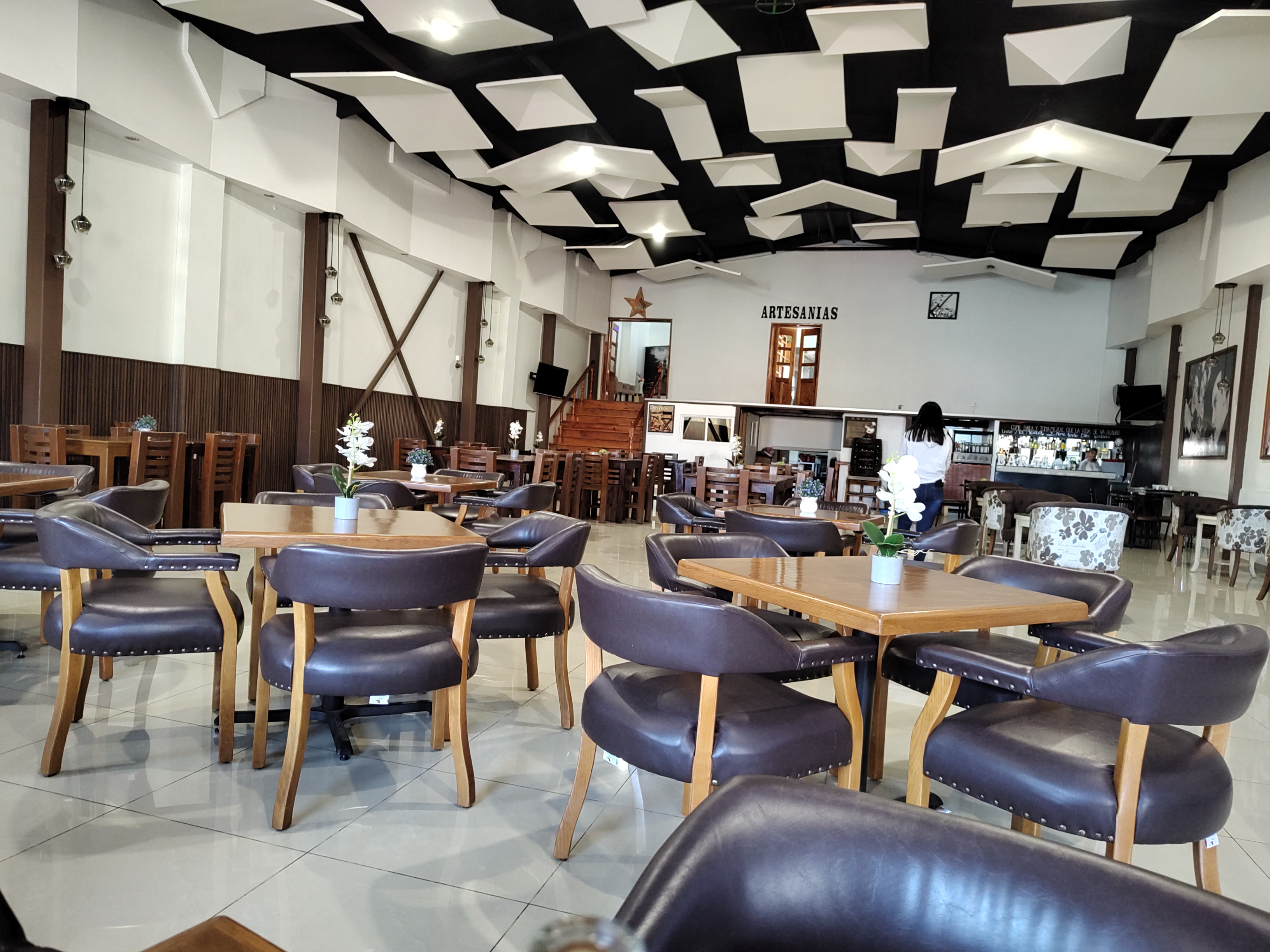 Salón - Restaurante Variedades image 2