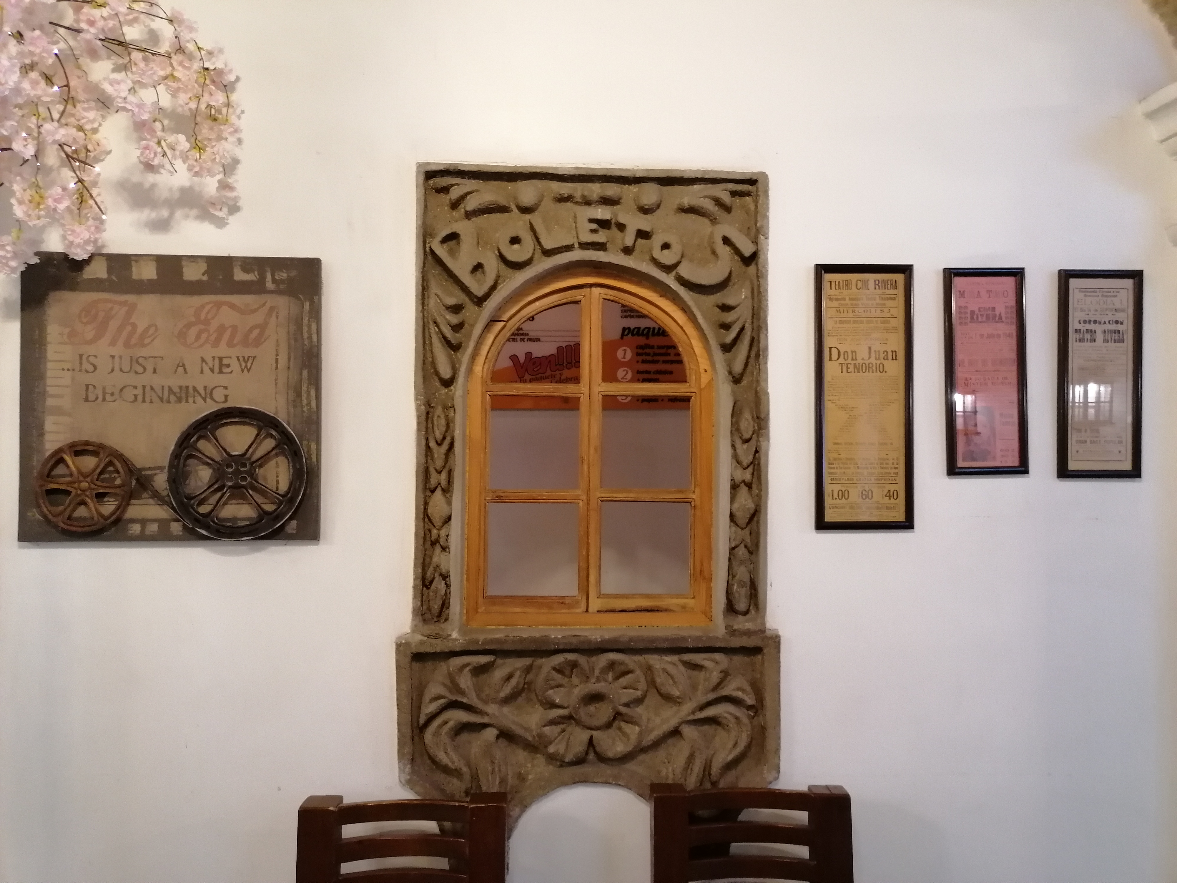 Salón - Restaurante Variedades image 8