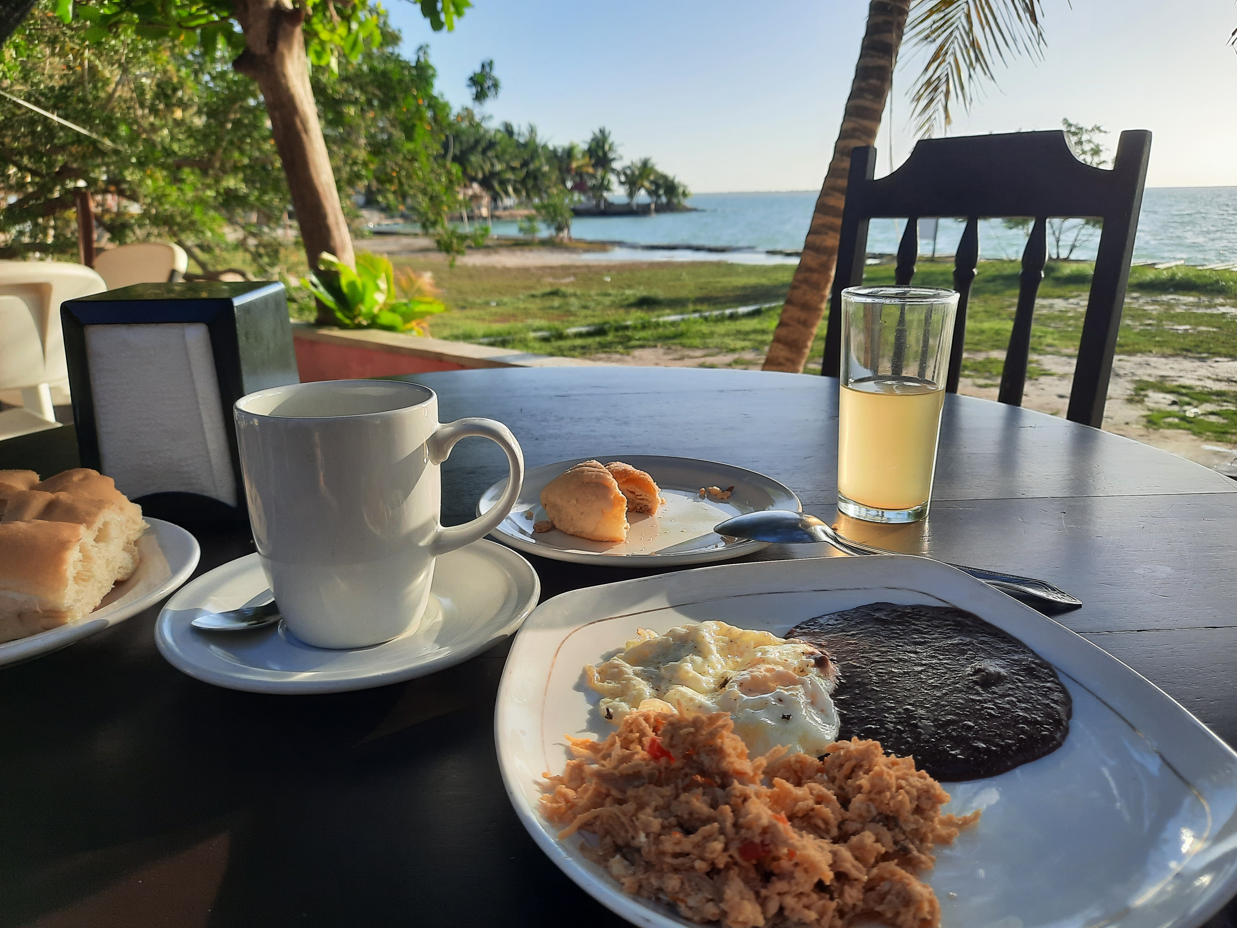 Loyas Restaurant image 2