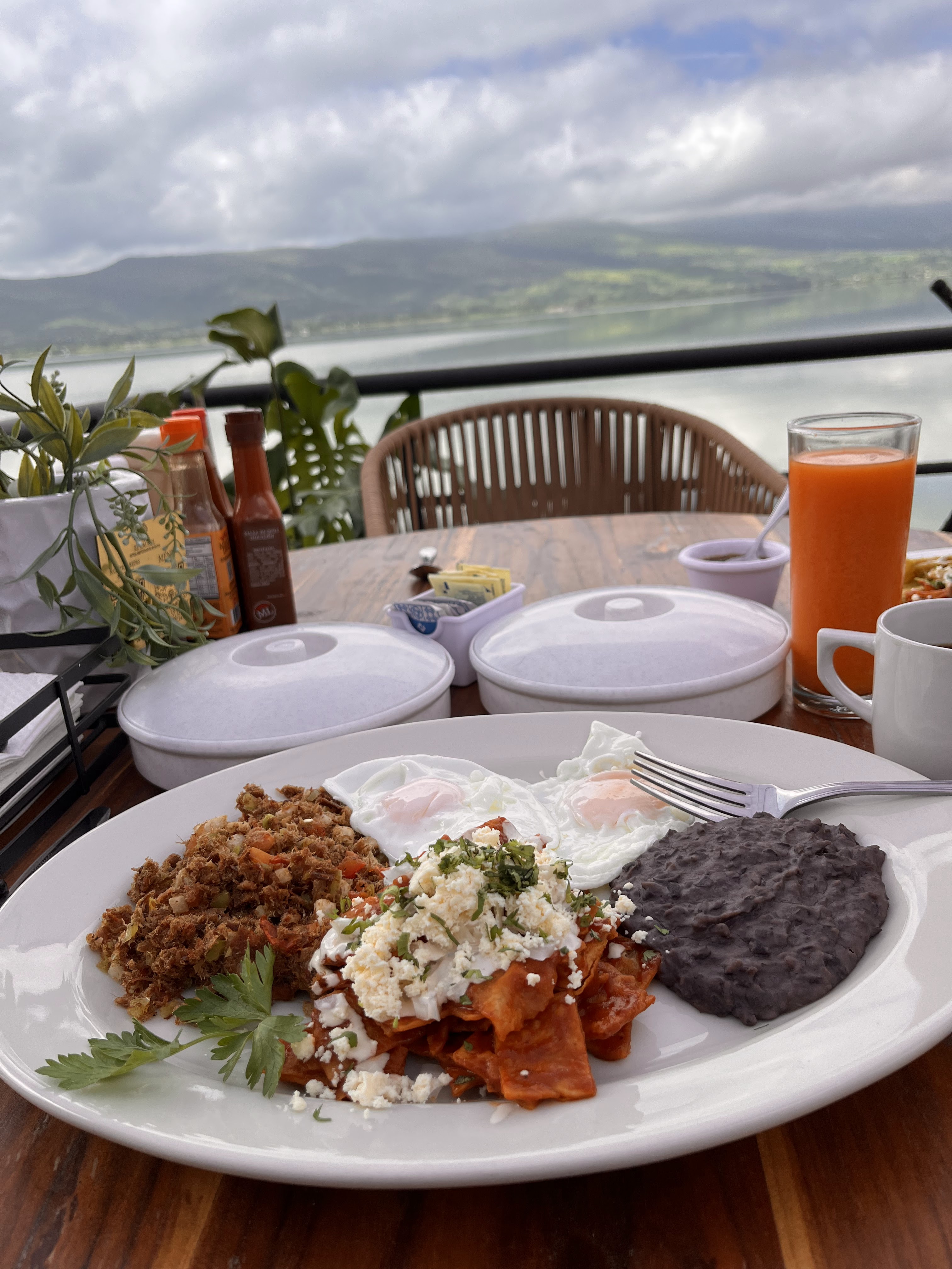 El Laurel Lake image 10