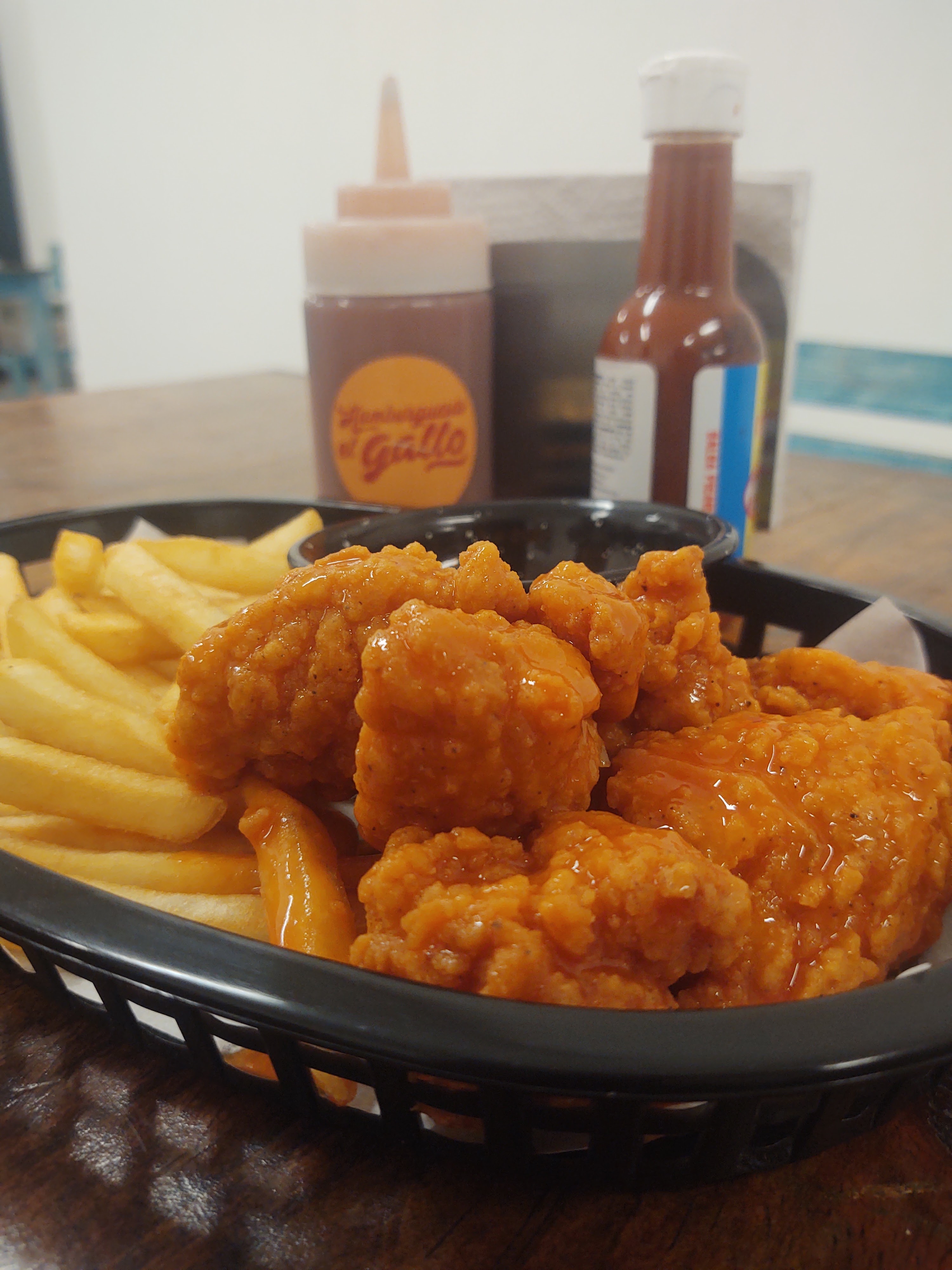 Hamburguesas El Gallo image 3