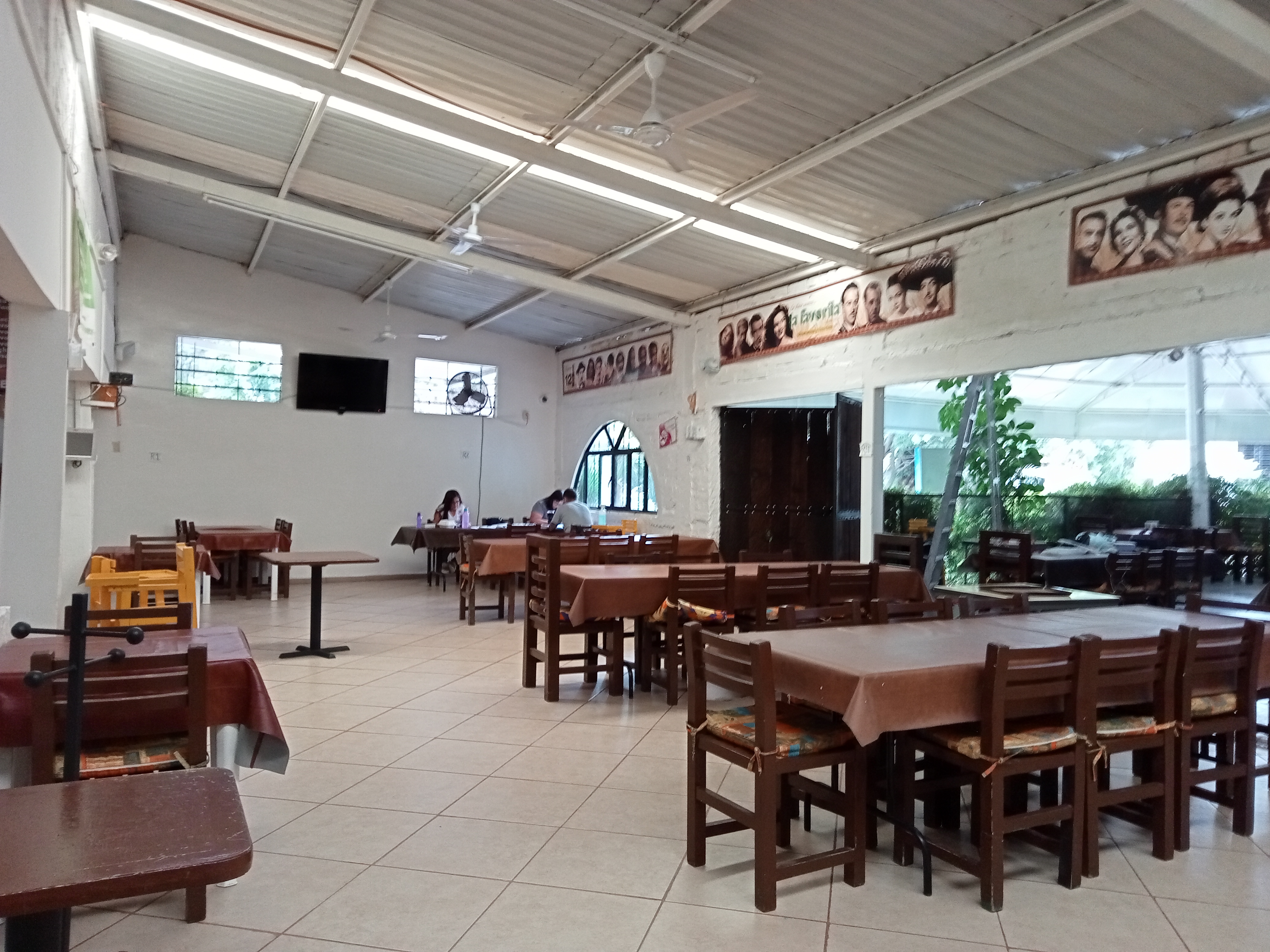 Restaurante el cazador image 5