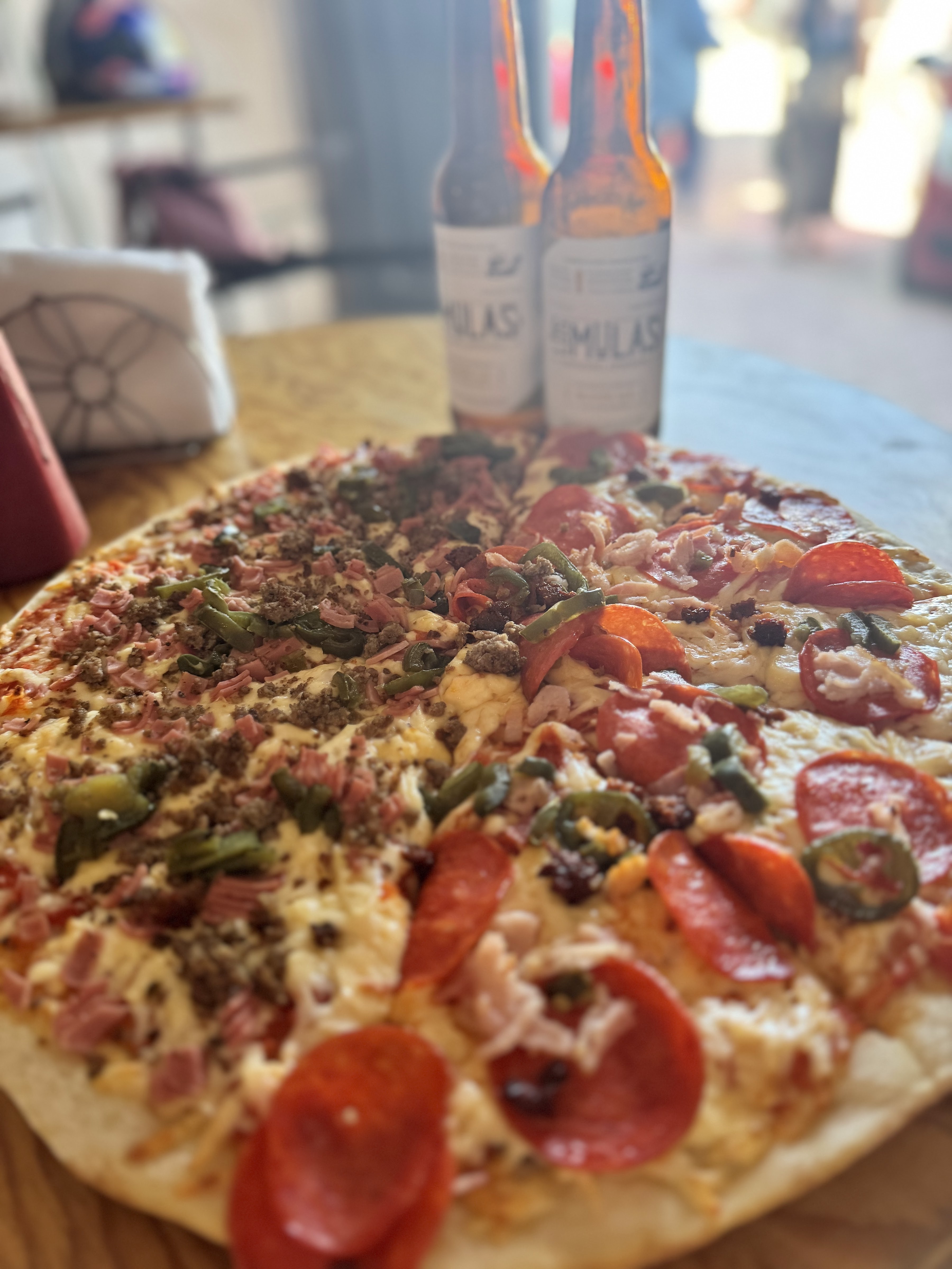 LA CASA DE LOS MULAS // Cerveza Artesanal & Pizza image 5