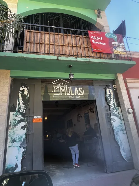 LA CASA DE LOS MULAS // Cerveza Artesanal & Pizza image 6