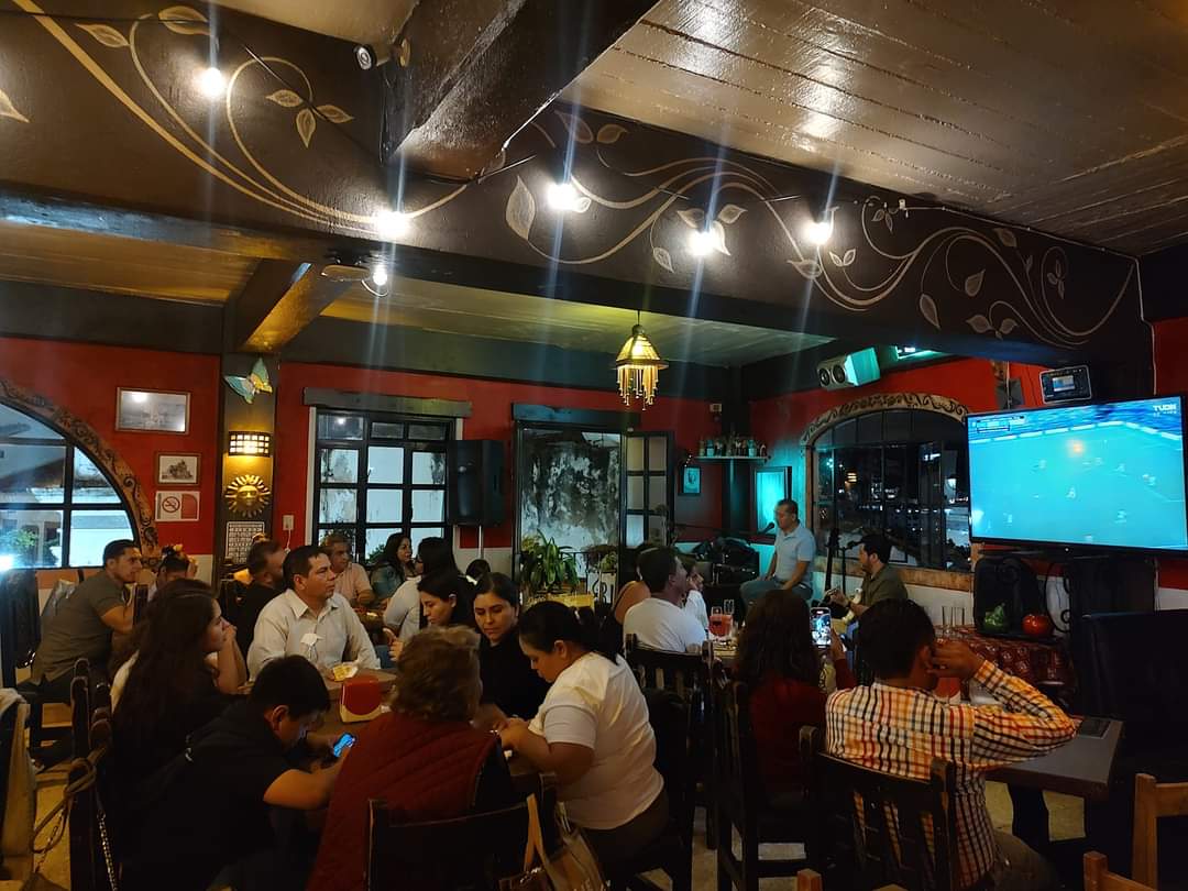 Aladino's​ Restaurante Bar Pizza image 1