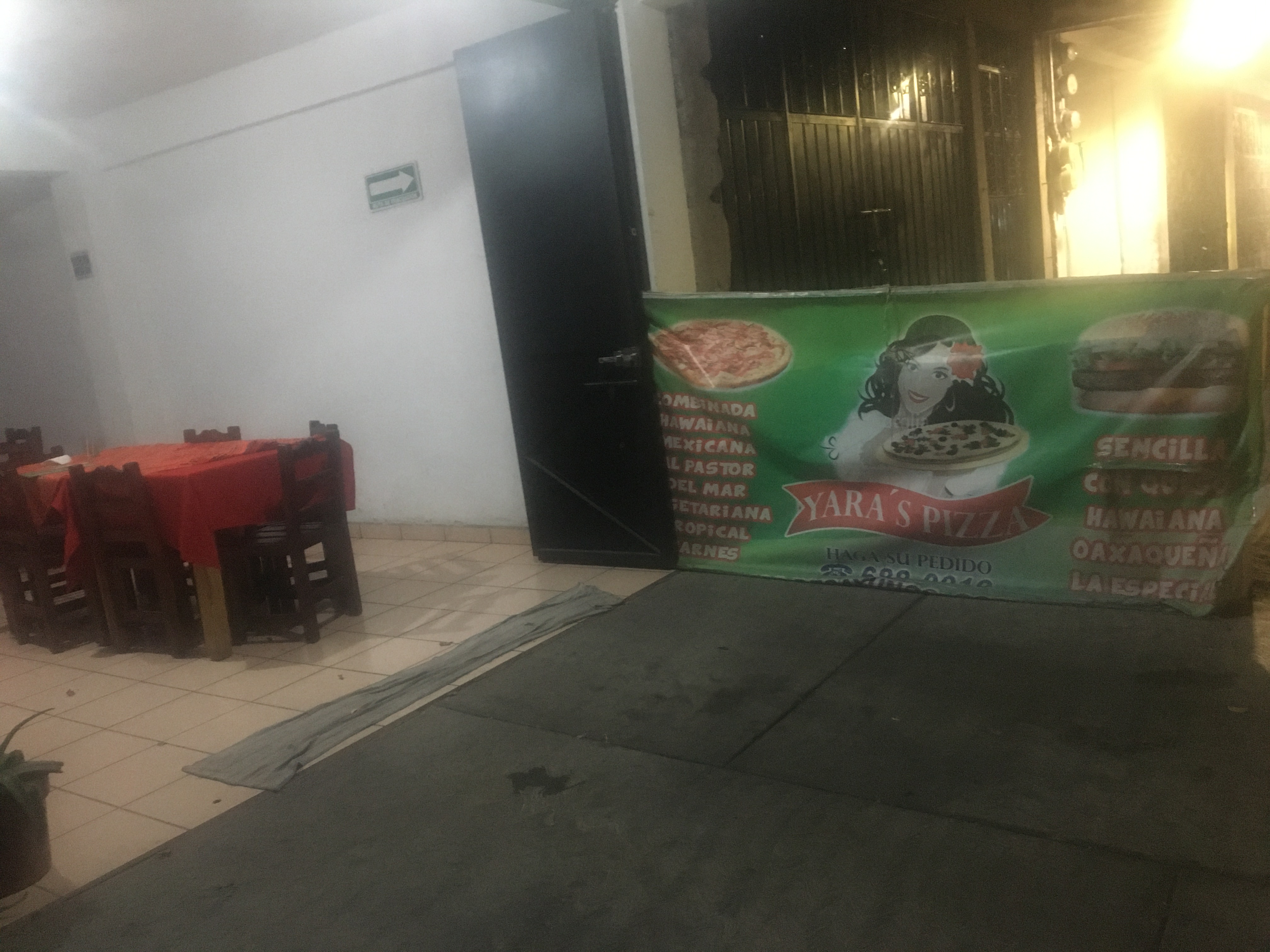 Yara's Pizza -Restaurant image 2