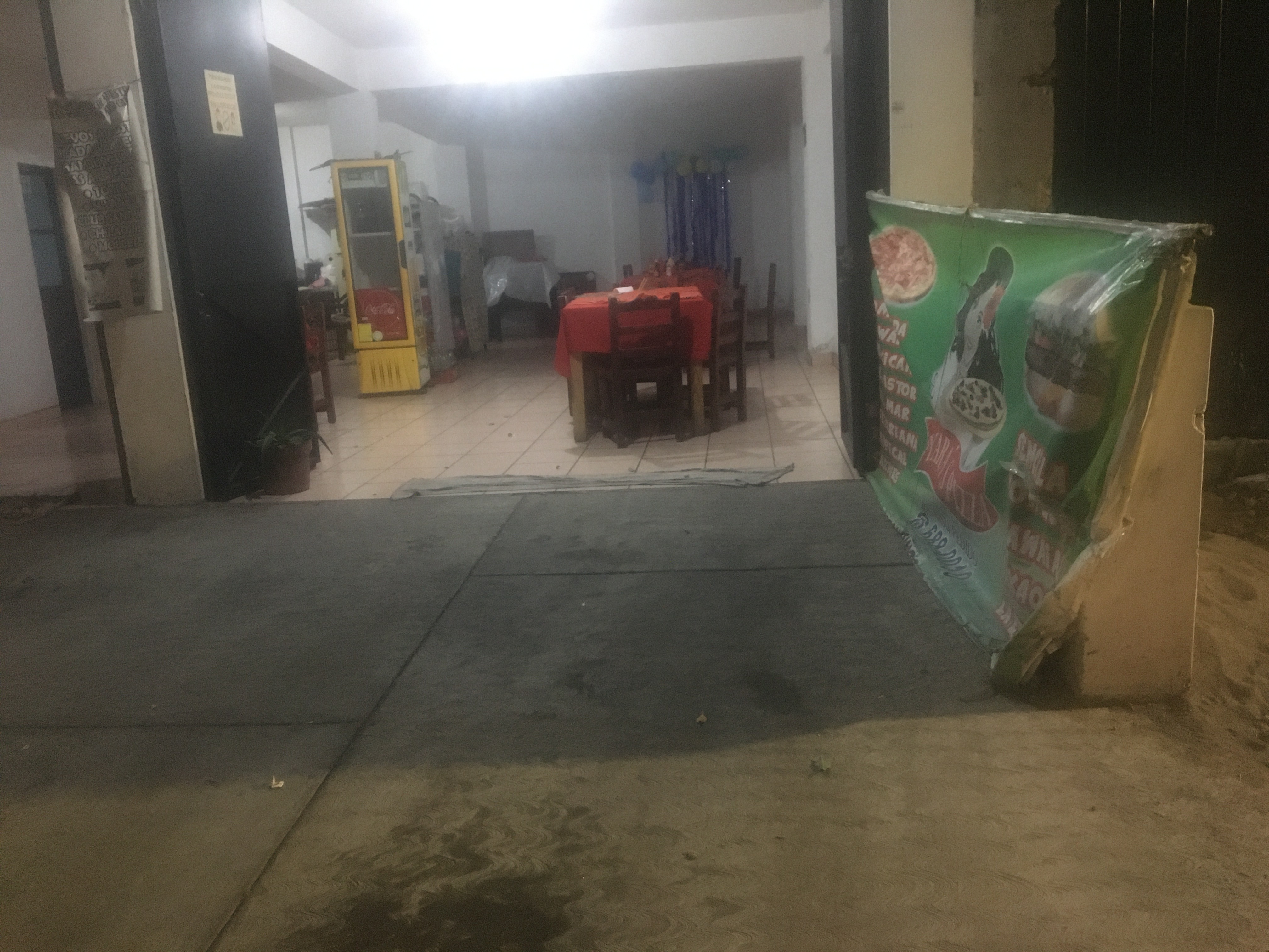 Yara's Pizza -Restaurant image 6