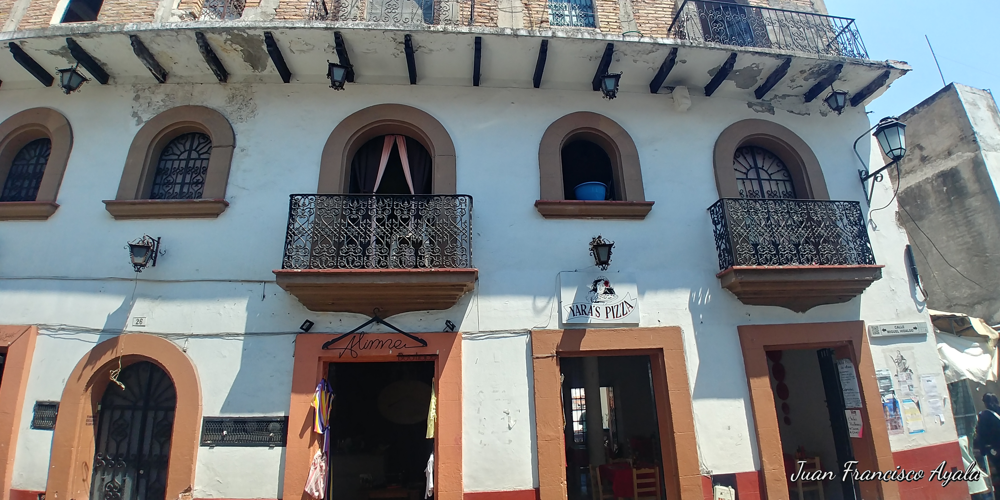 Yara's Pizza -Restaurant image 7