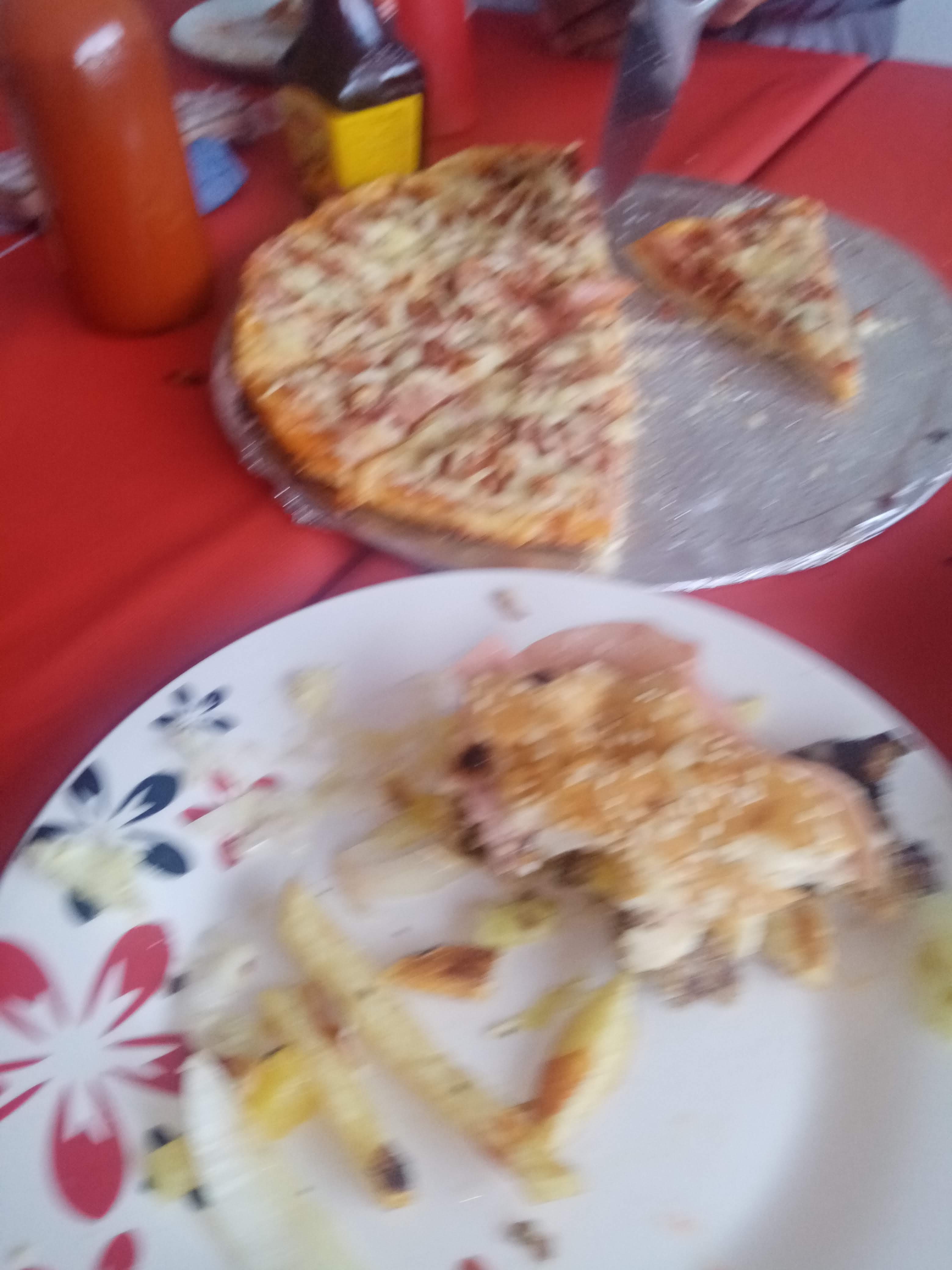 Yara's Pizza -Restaurant image 8