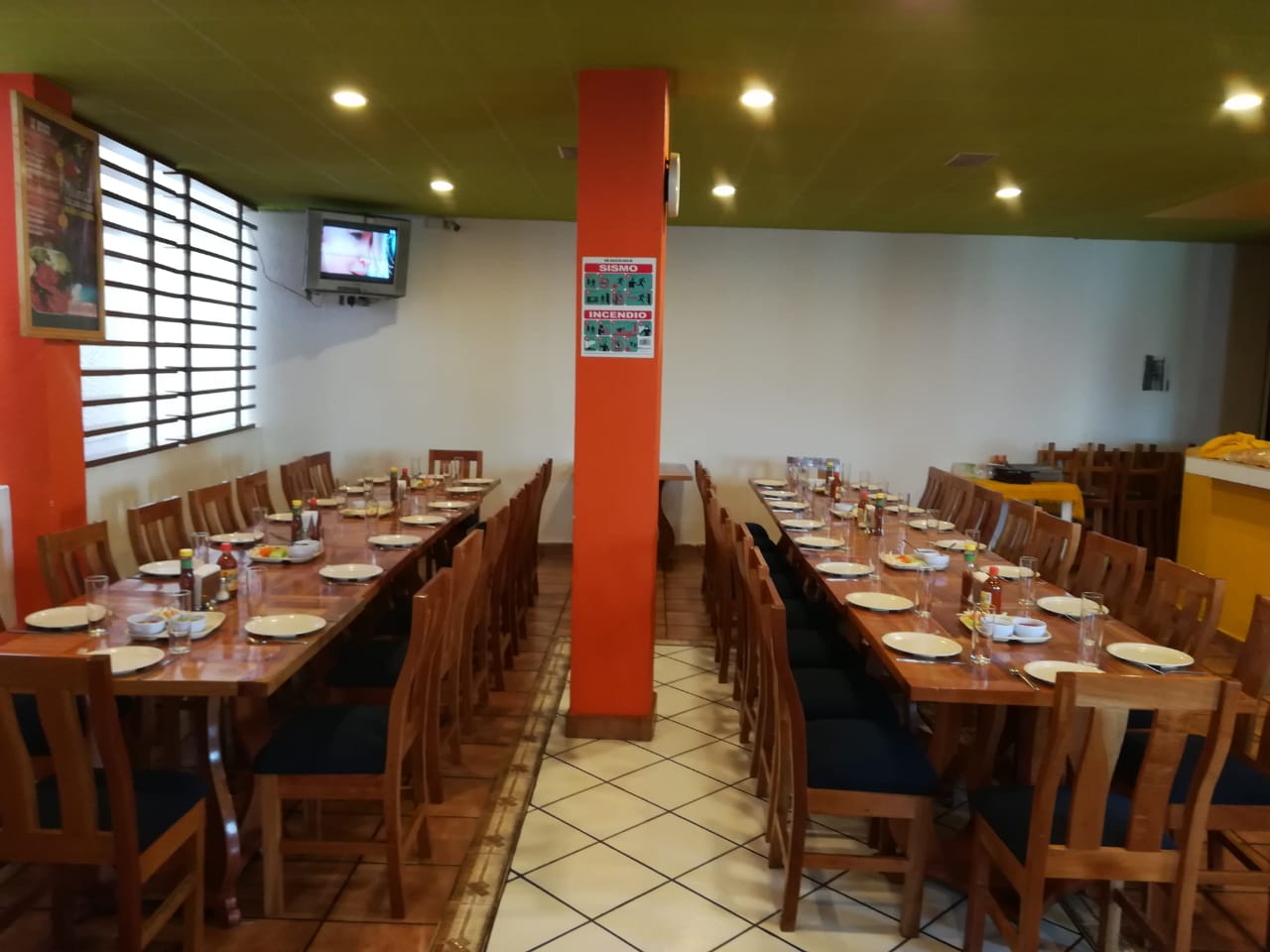 Pollos asados al carbón "Los Mismos" image 1