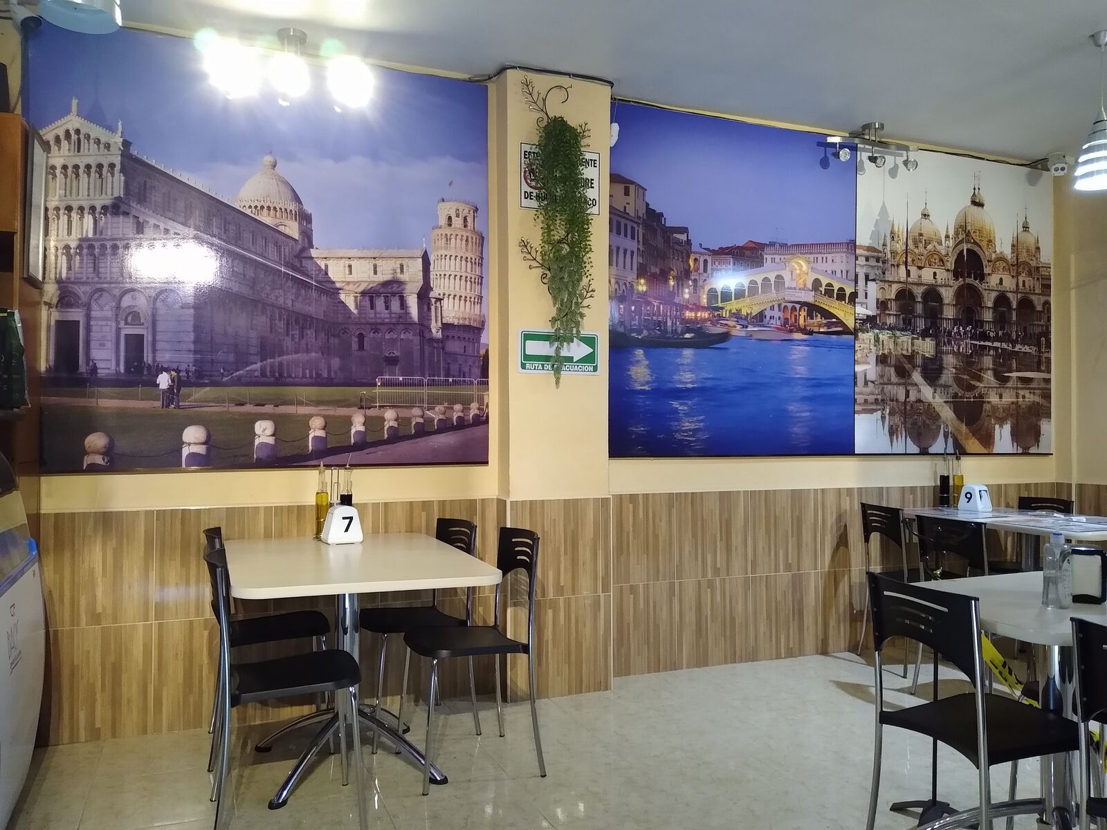 GRUPPO LA PICCOLA ITALIA PIZZA PASTA E QUALCOSA IN PIU' S. DE RL. DE CV. image 1