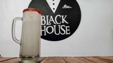 BLACK HOUSE image 4