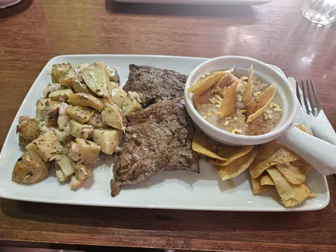Lola Restaurant Café image 7