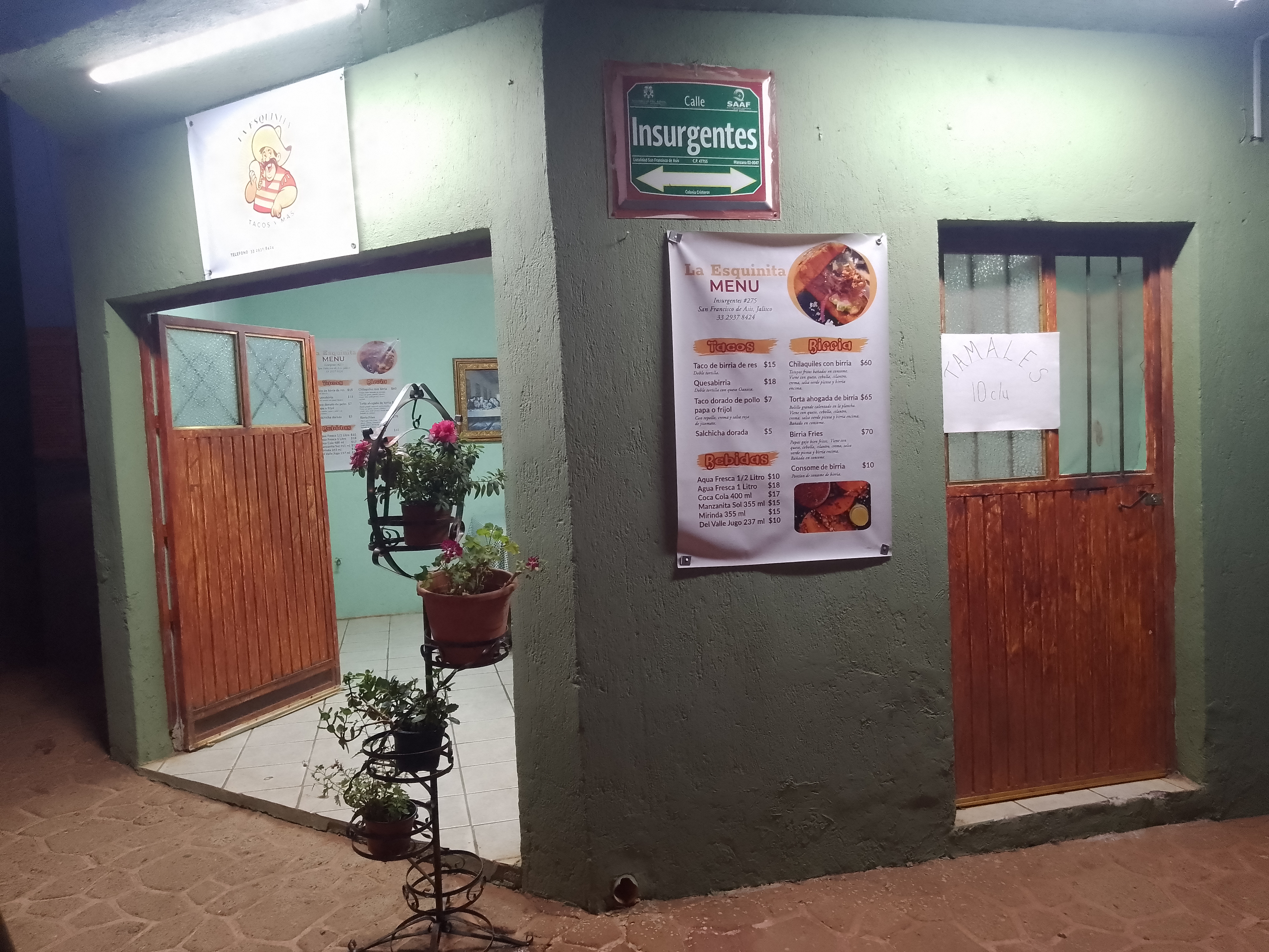 La Esquinita Tacos y Mas image 1