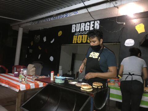 Burger HOUSE image 4