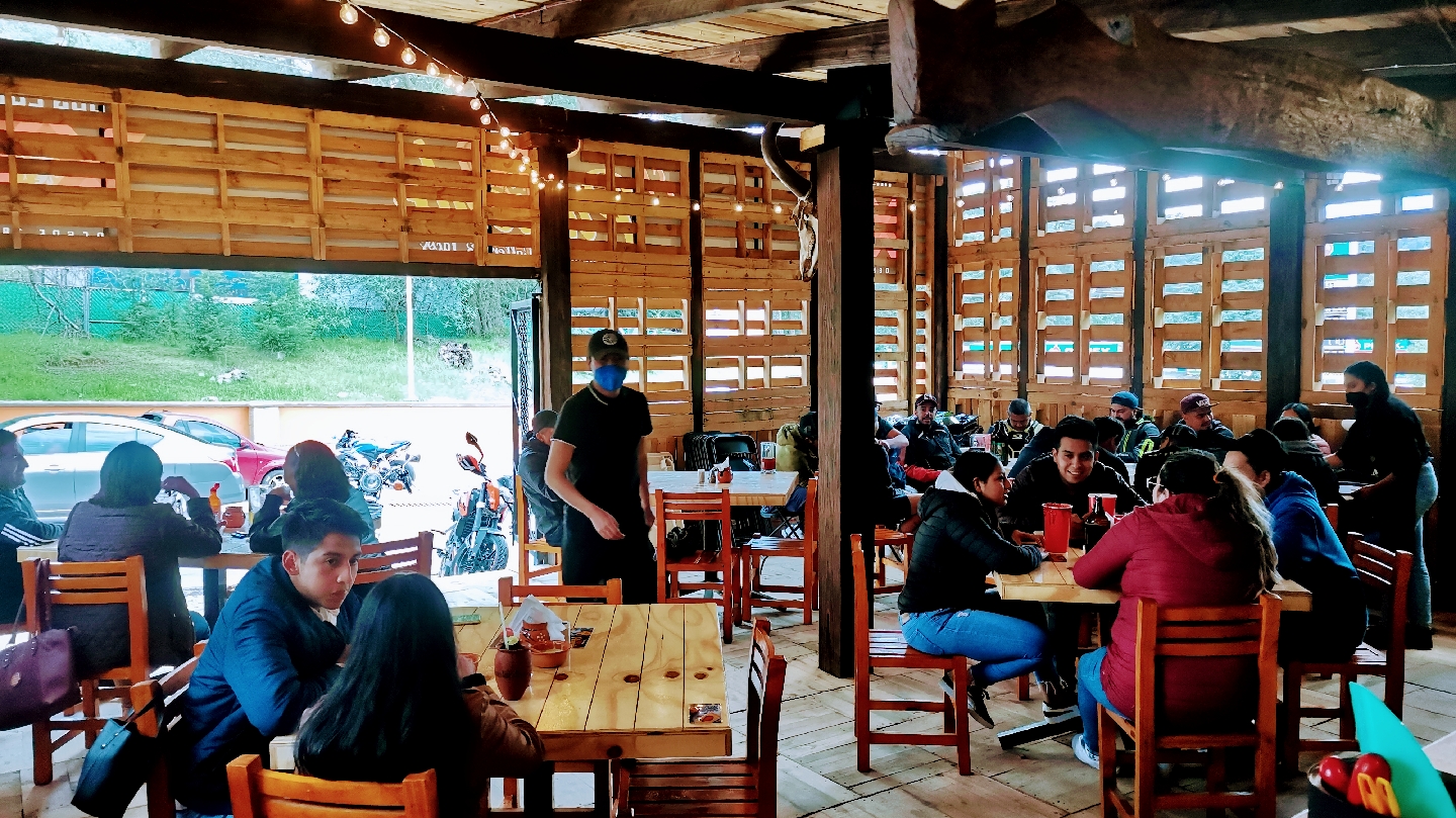 El Pariente Cantaritos image 1