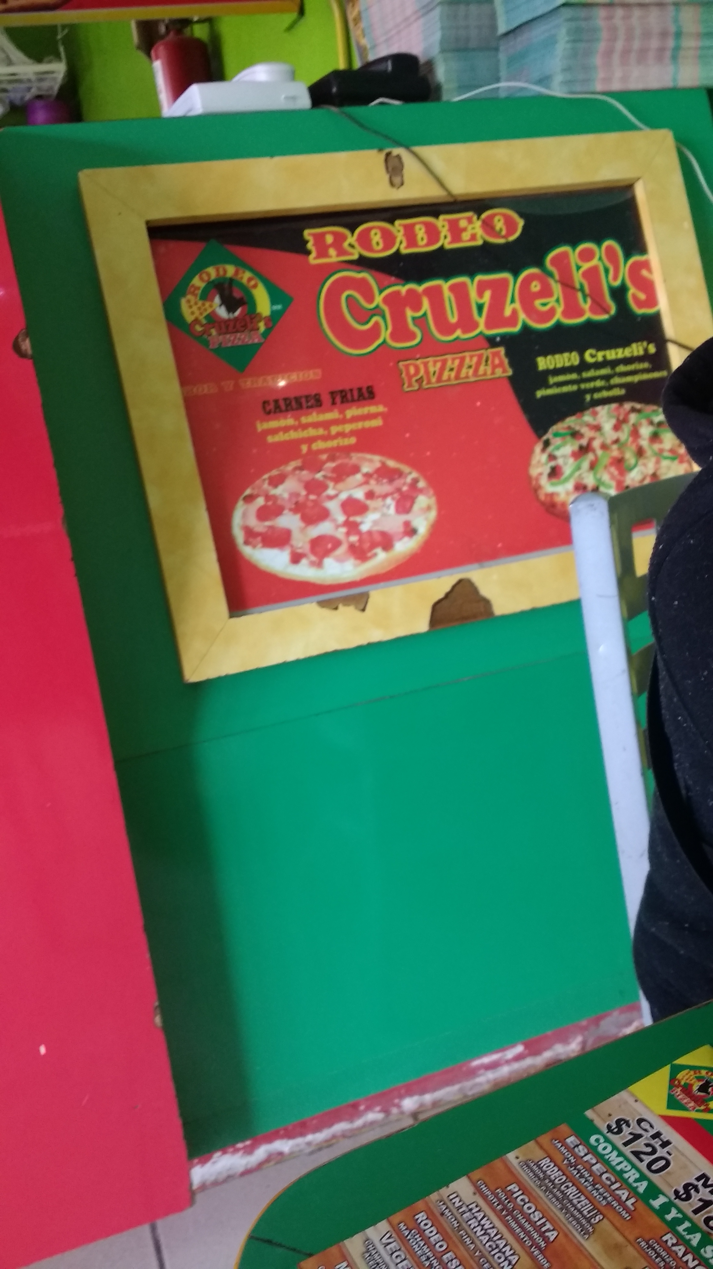 Rodeo Cruzeli's pizza image 4