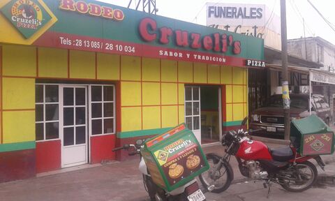 Rodeo Cruzeli's pizza image 6