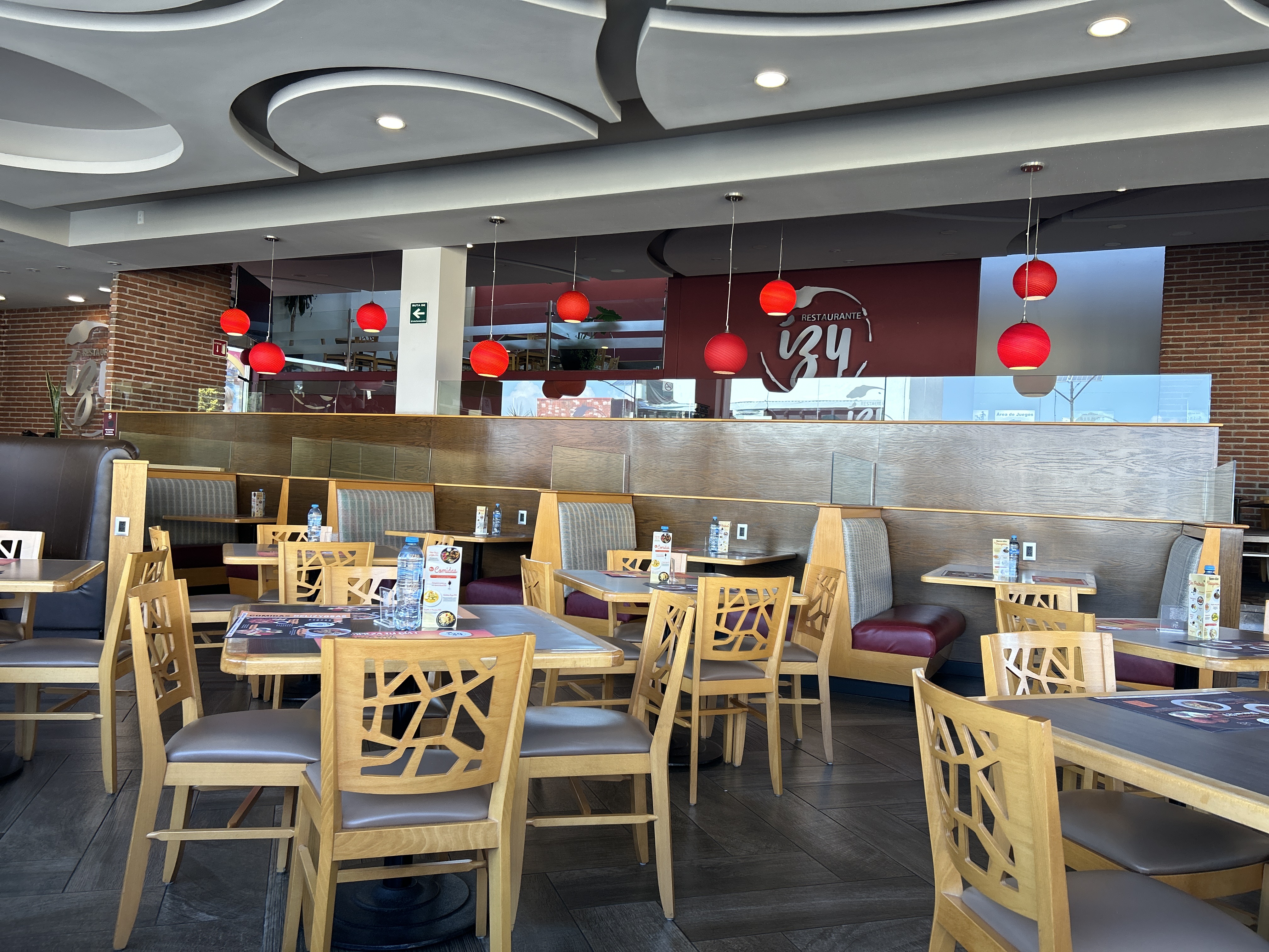 IZY restaurant image 2