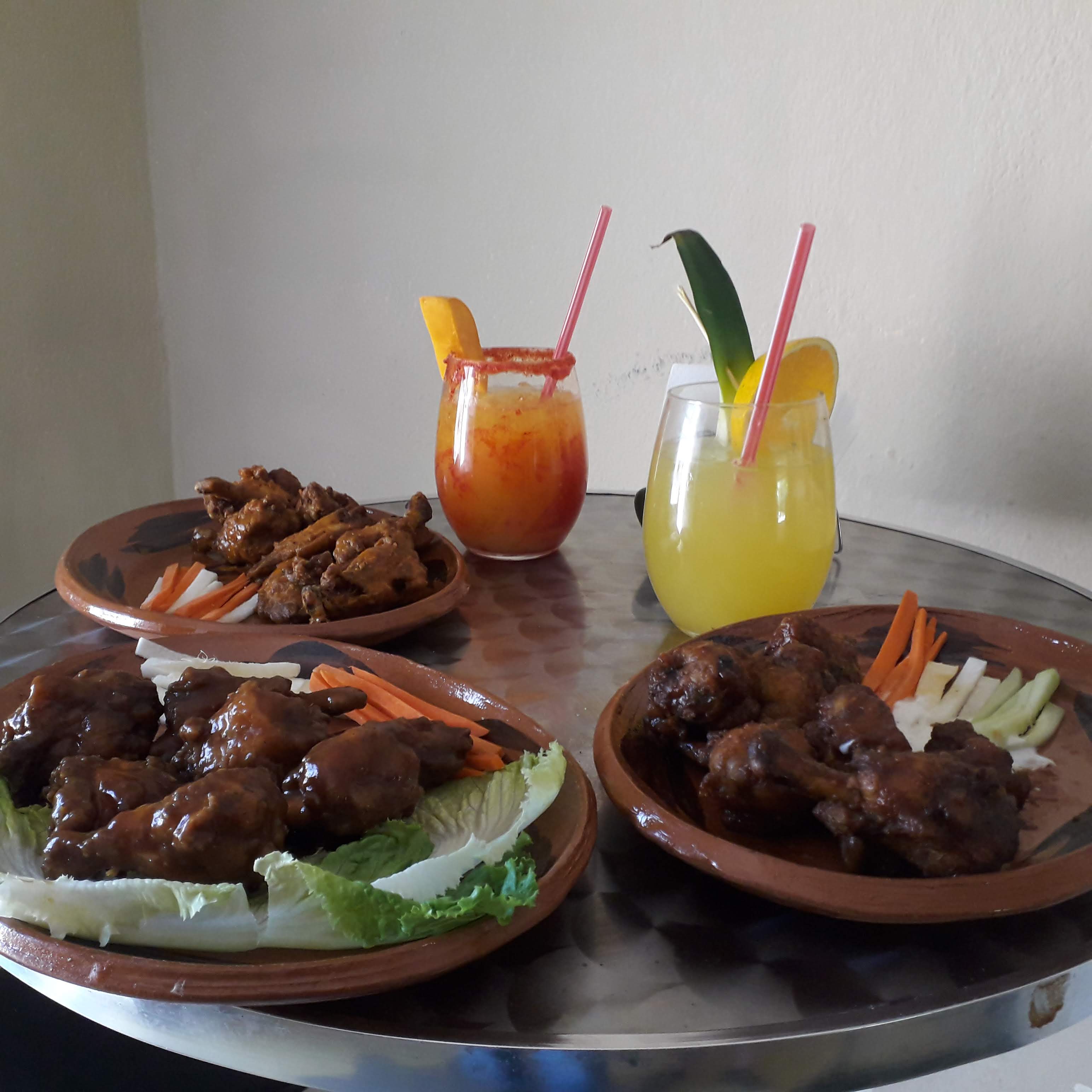 Los 3 Gallitos image 2