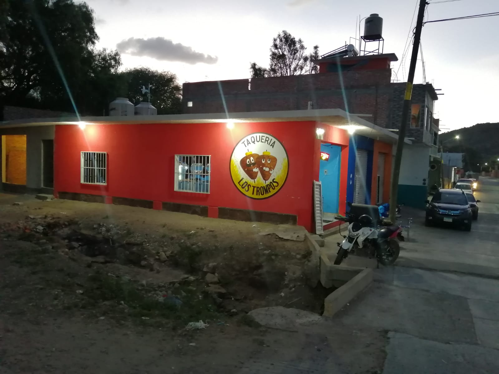 Taquería Los Trompos image 1