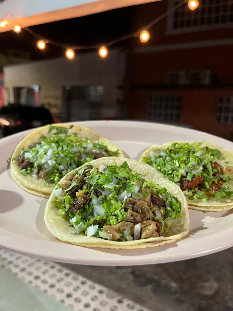 TAQUERIA LOS PLEBES image 2