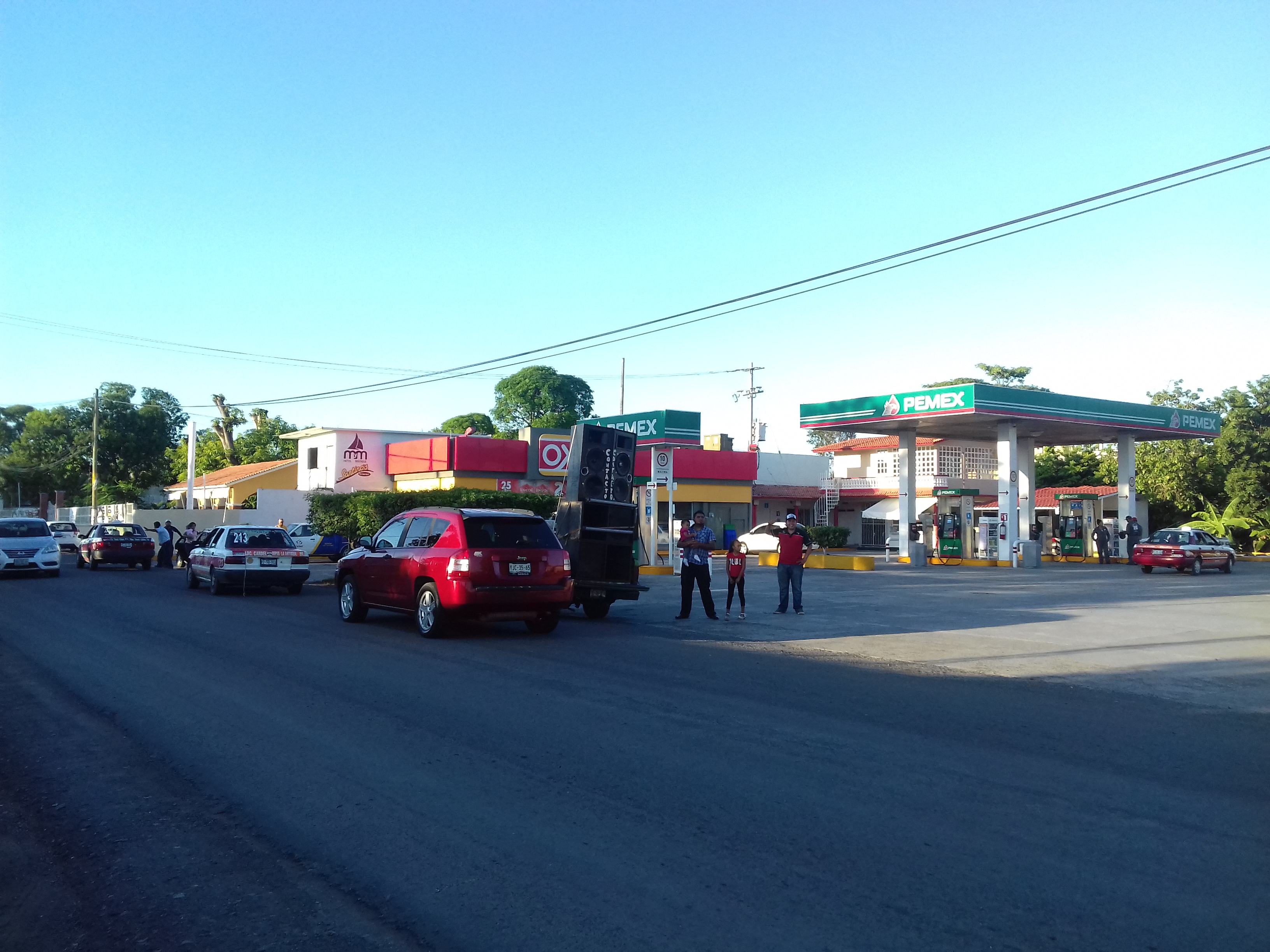 Parador Del Pollo image 8