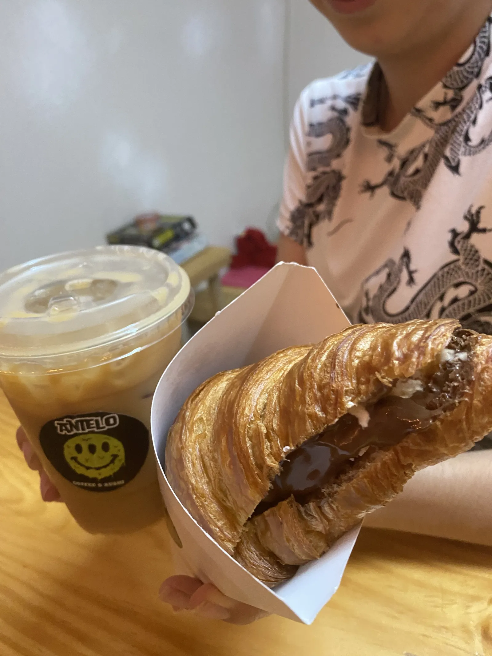 Antelo coffee & sushi image 8