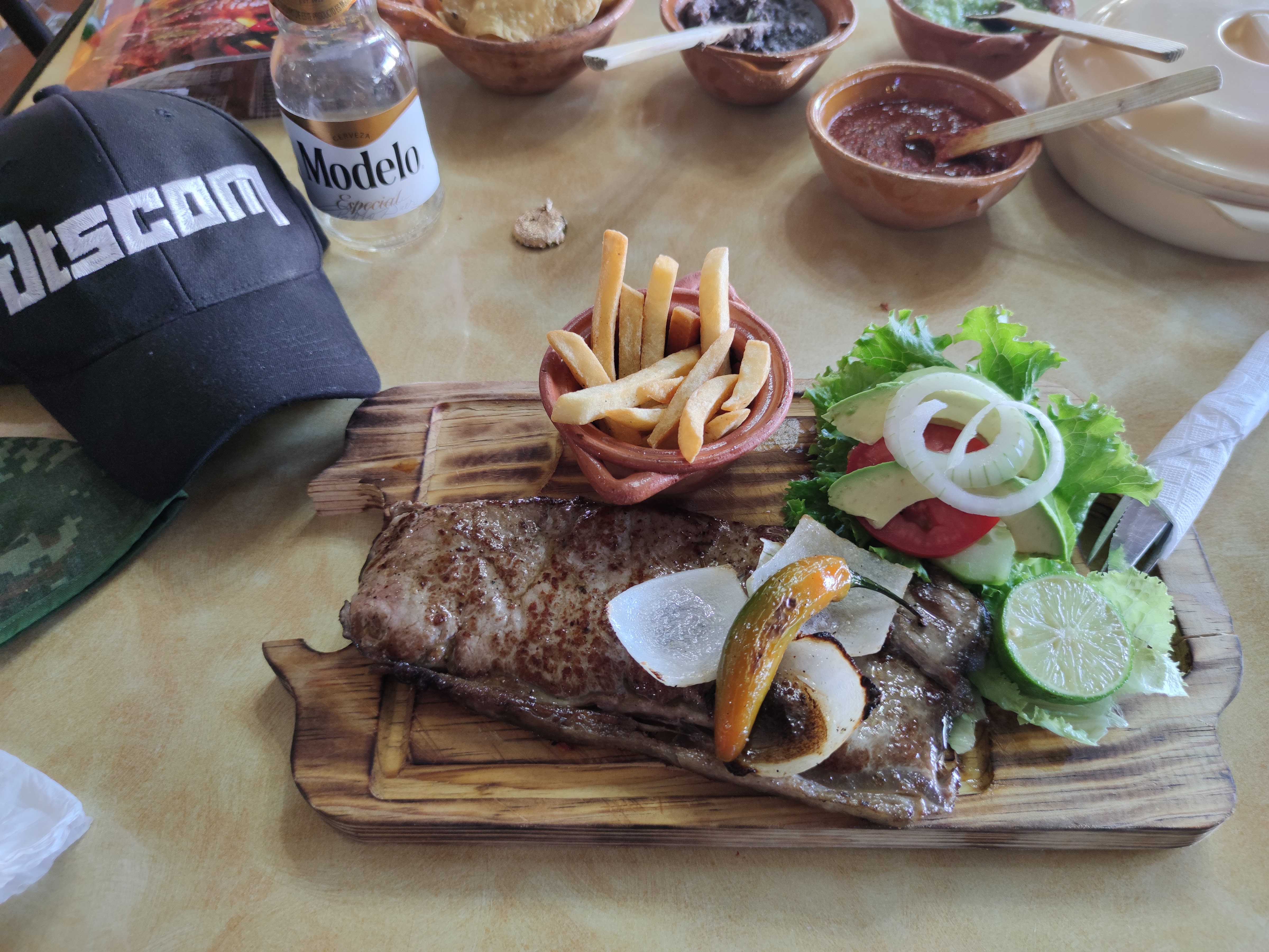 Restaurante las tejas image 2