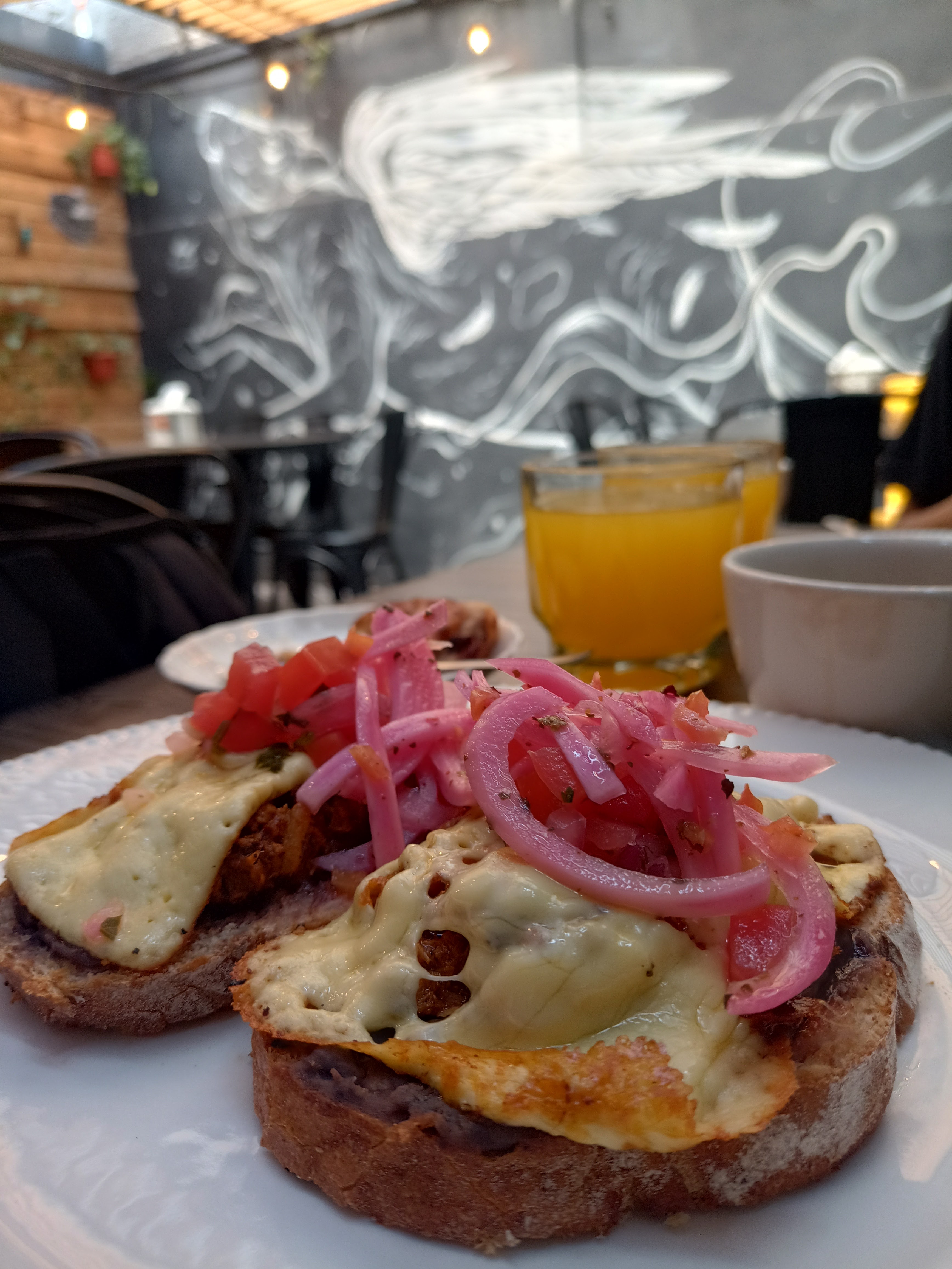 La Burguesia image 10