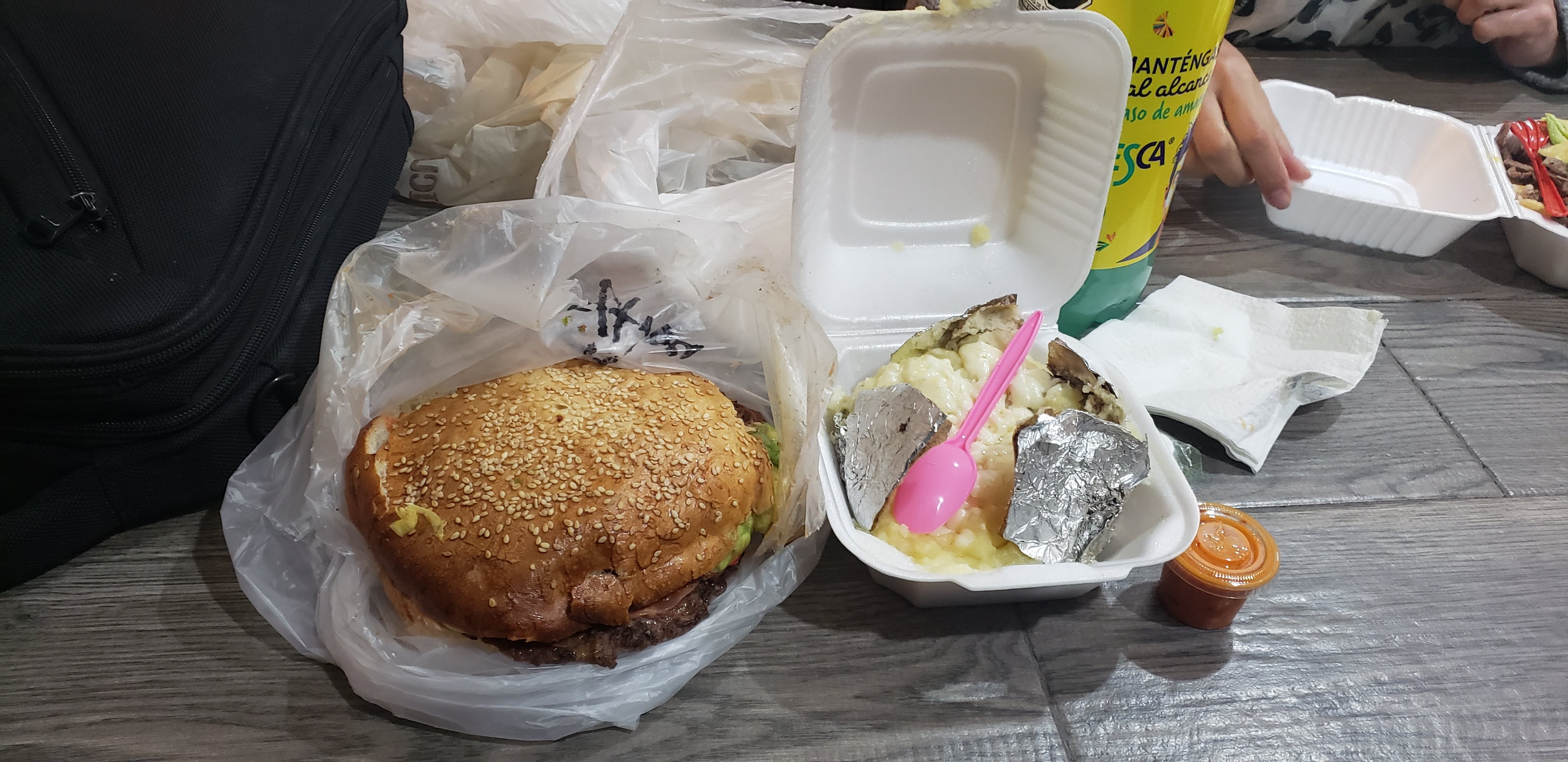 Dheli Burgers image 5