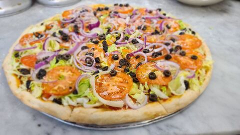 BETO'S DELI & PIZZERIA TULCINGO image 4