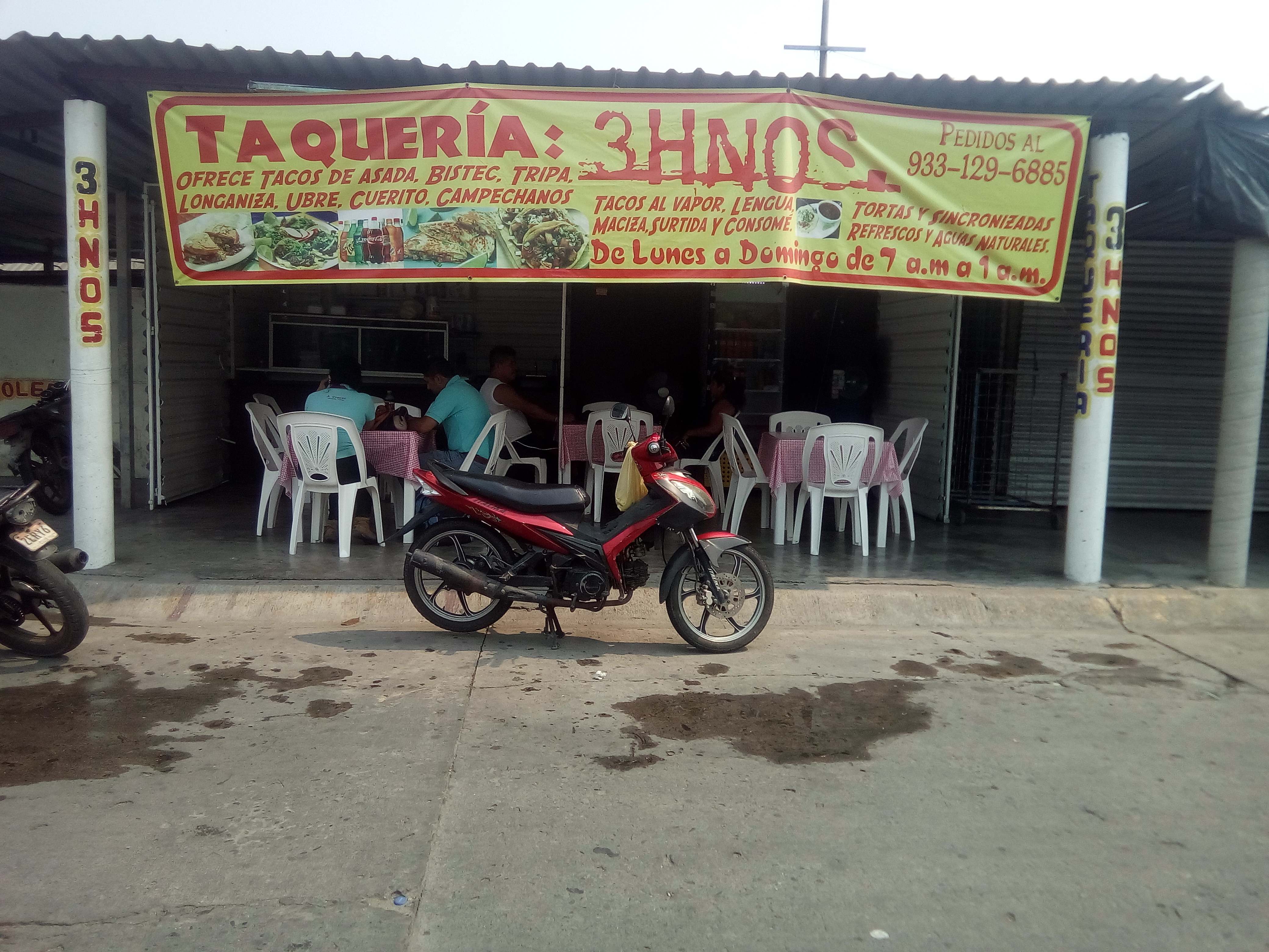 Taqueria 3 Hmnos. image 2