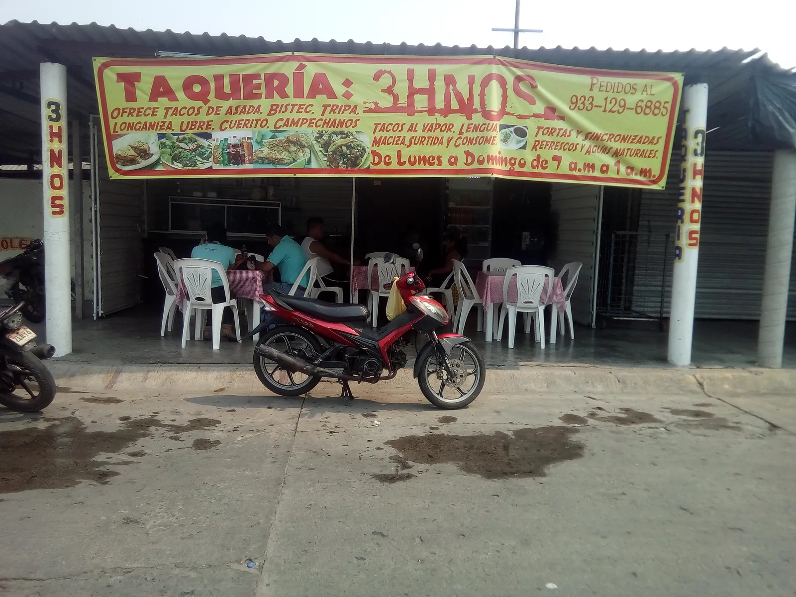 Taqueria 3 Hmnos. image 2