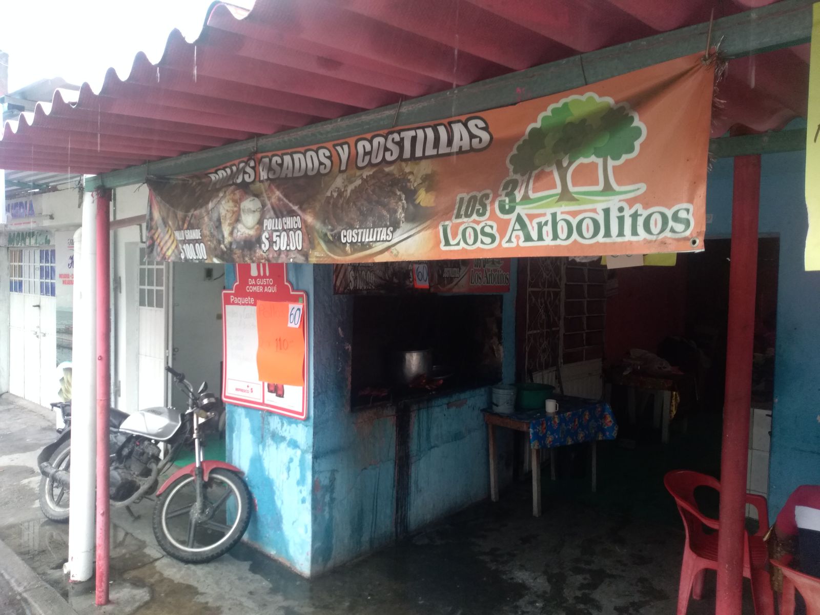 Pollos Asados Los Tres Arbolitos image 1