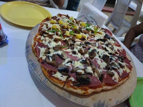Lulys Pizza image 1