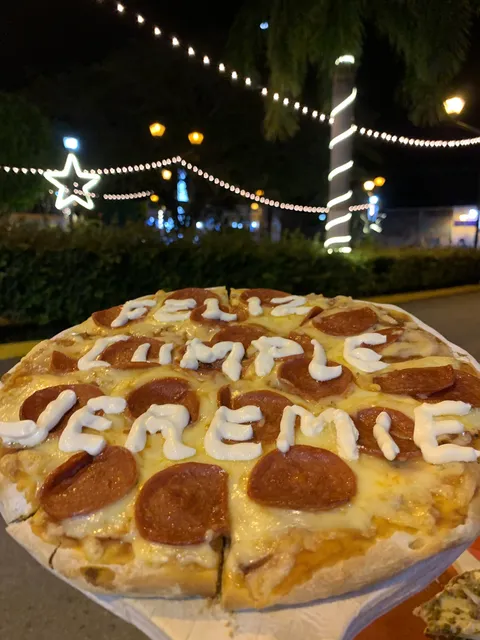 Lulys Pizza image 2