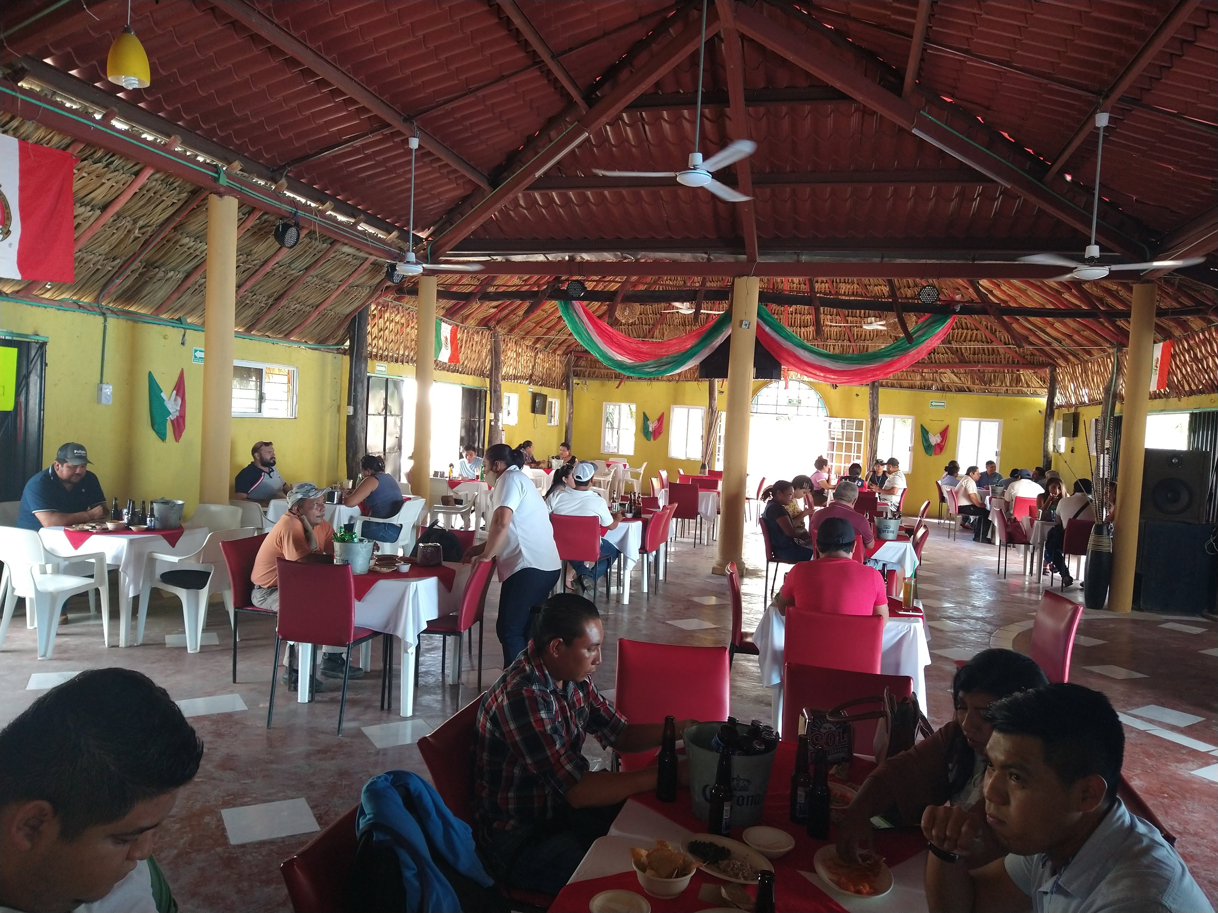 Restaurant bar TIzibongo image 3