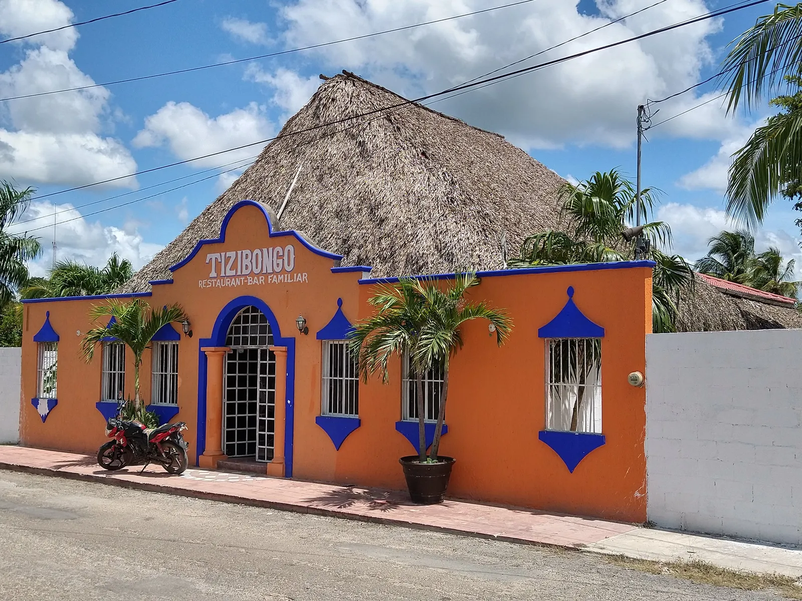 Restaurant bar TIzibongo image 9
