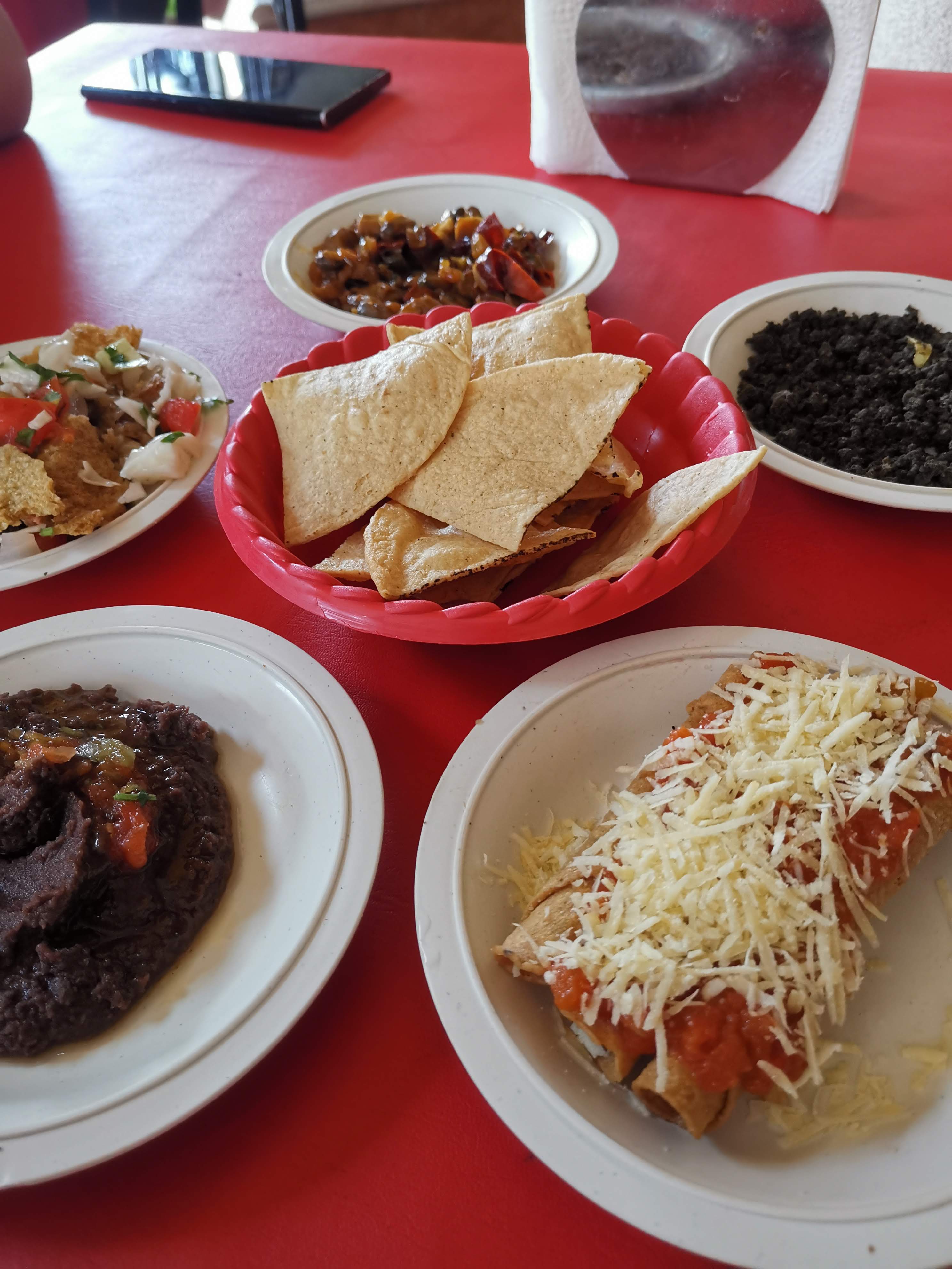 Ricardos restaurante image 3