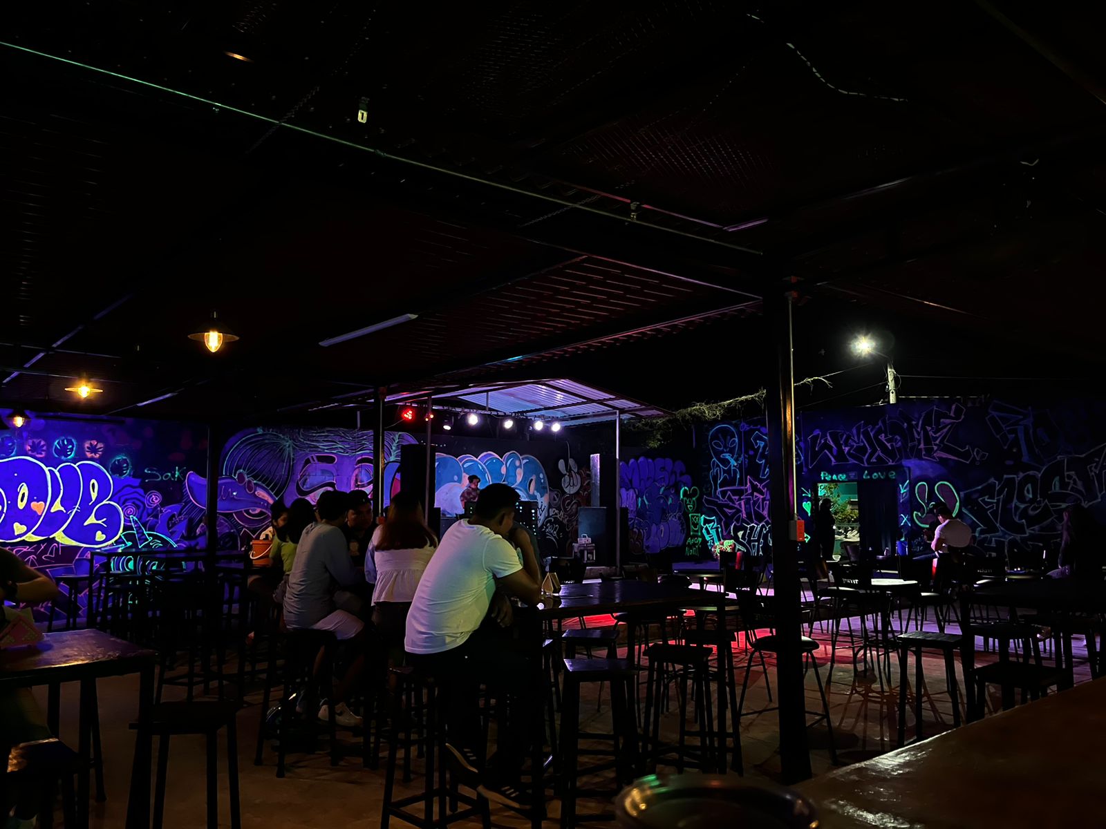 EL JARDÍN RESTAURANT + LOUNGEBAR image 1
