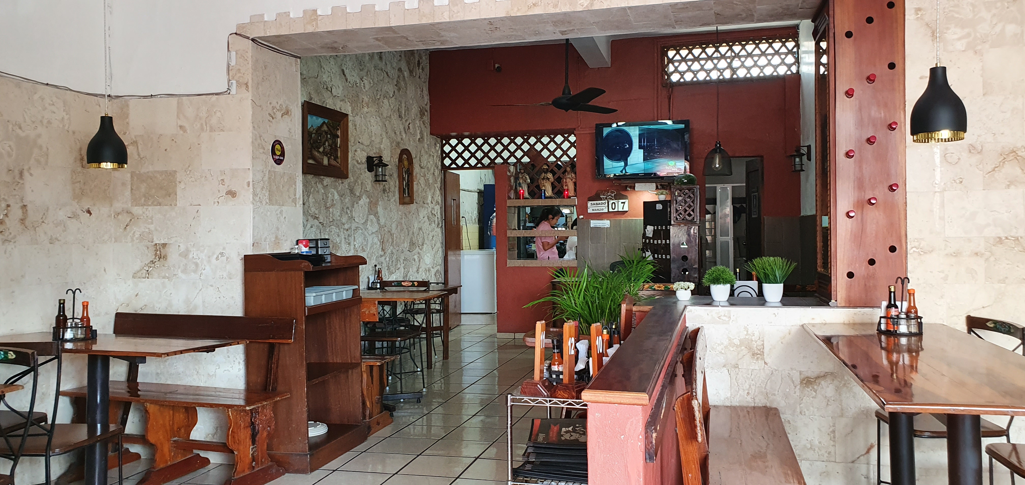 Cesar's Pizzería Y Restaurante image 1