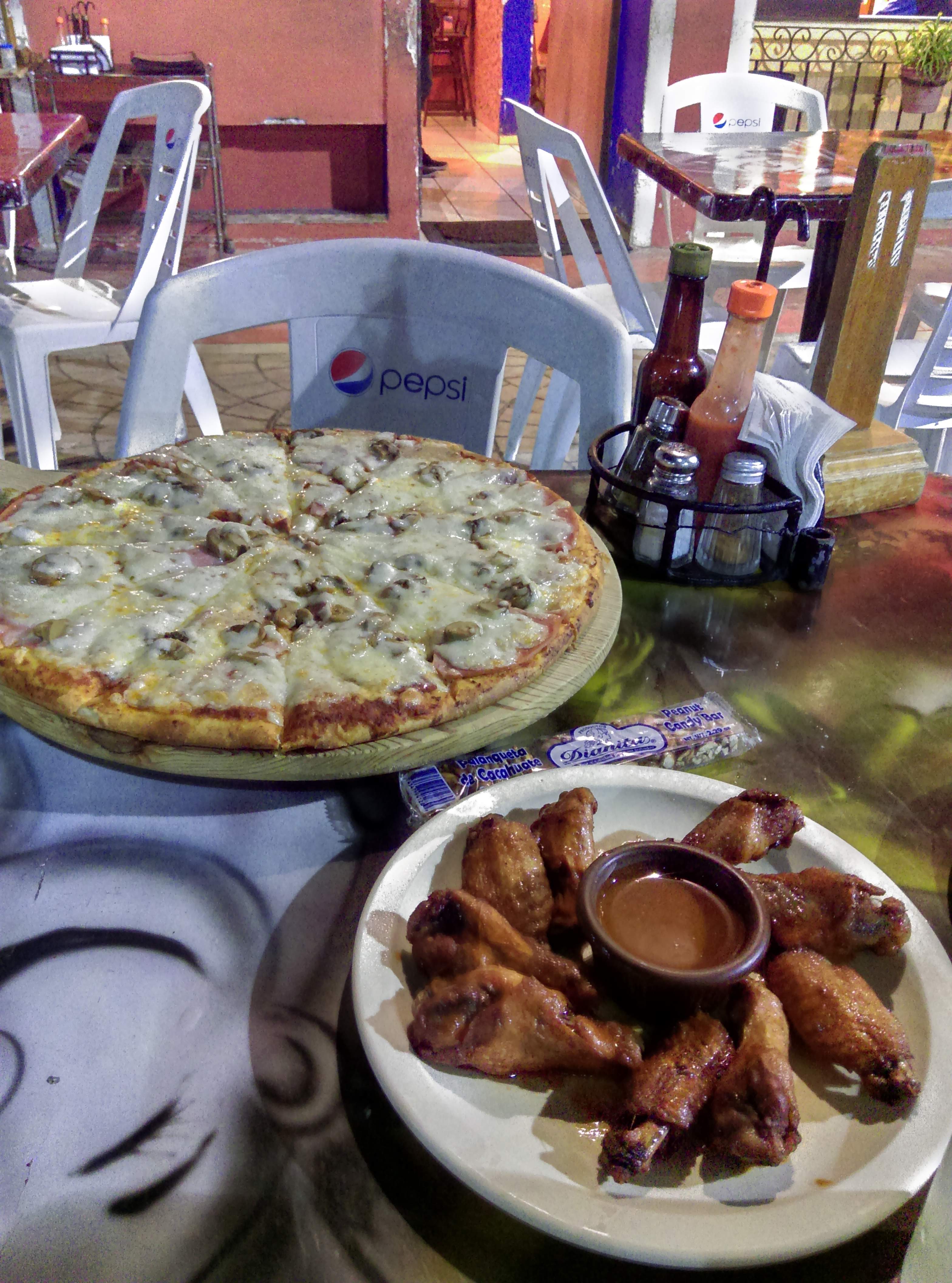 Cesar's Pizzería Y Restaurante image 10