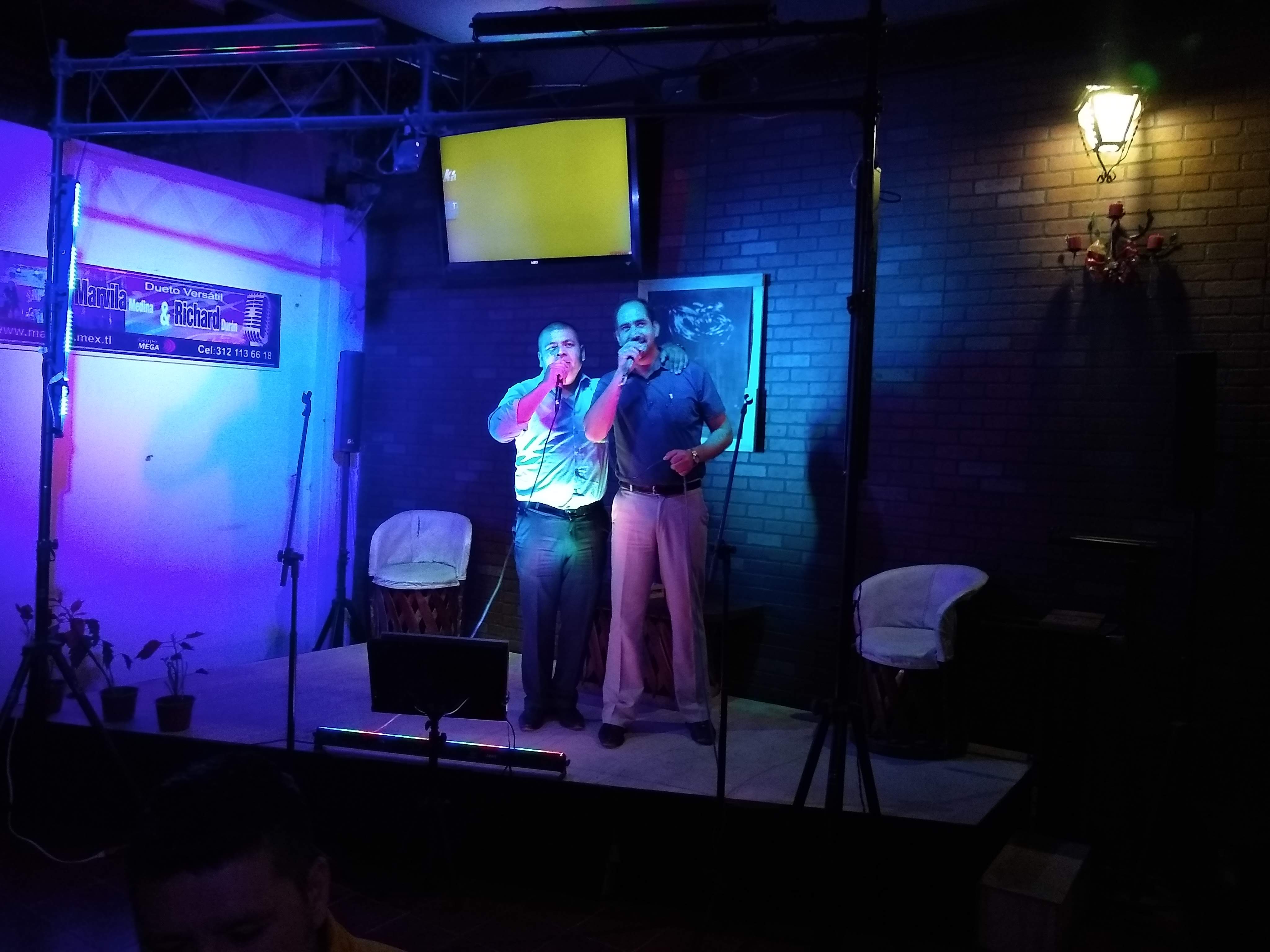 La cascada restaurant & sports bar image 9